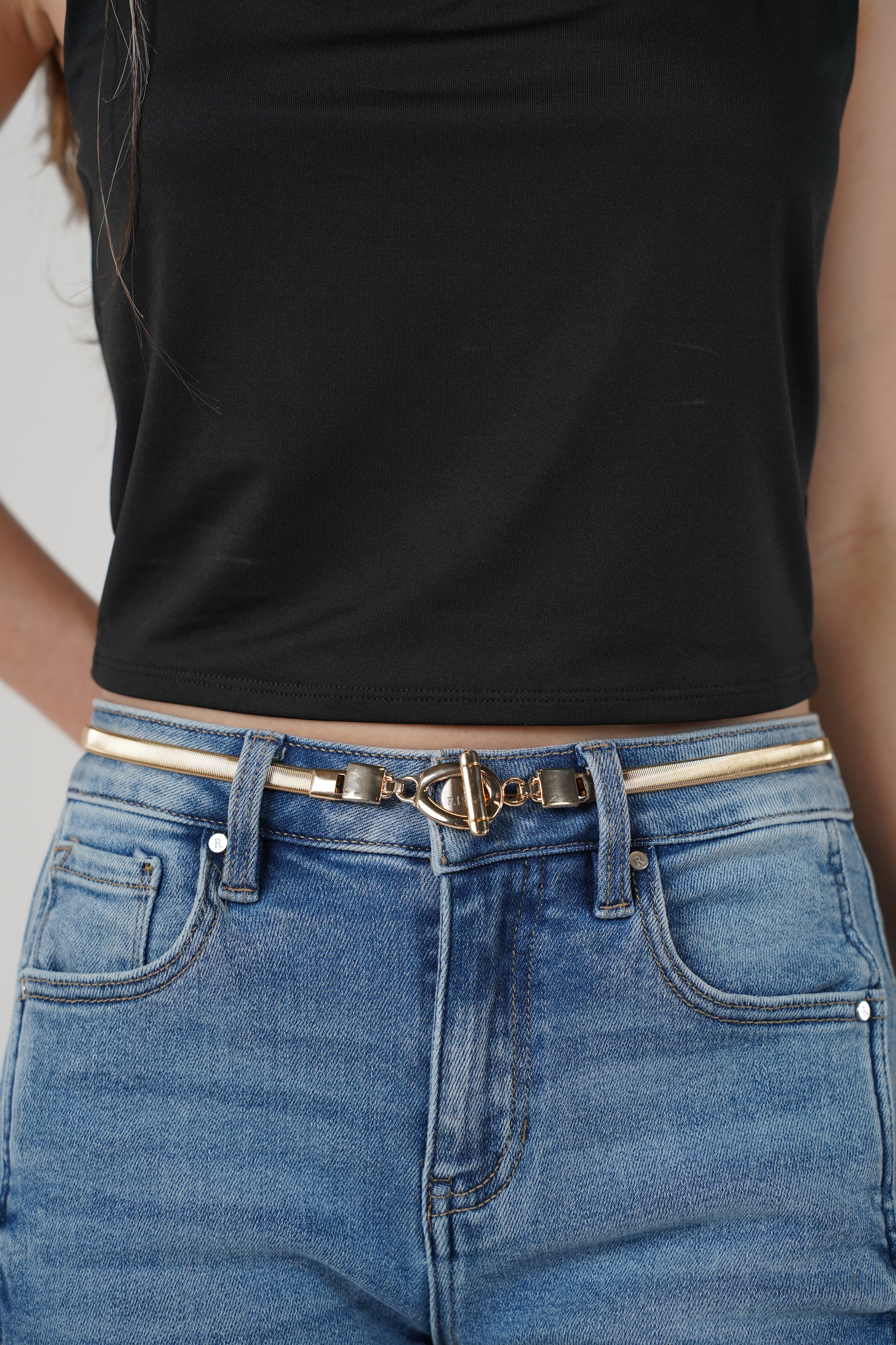 Nialia Elastic Belt – Sleek Gold Accent with Statement Lock Clasp