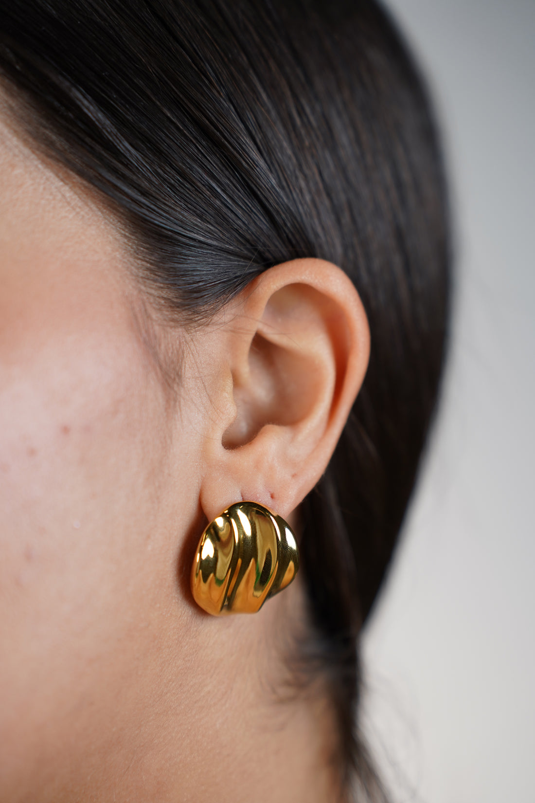 Aurelis Textured Oval Earrings – Sculpted Gold Statement Studs