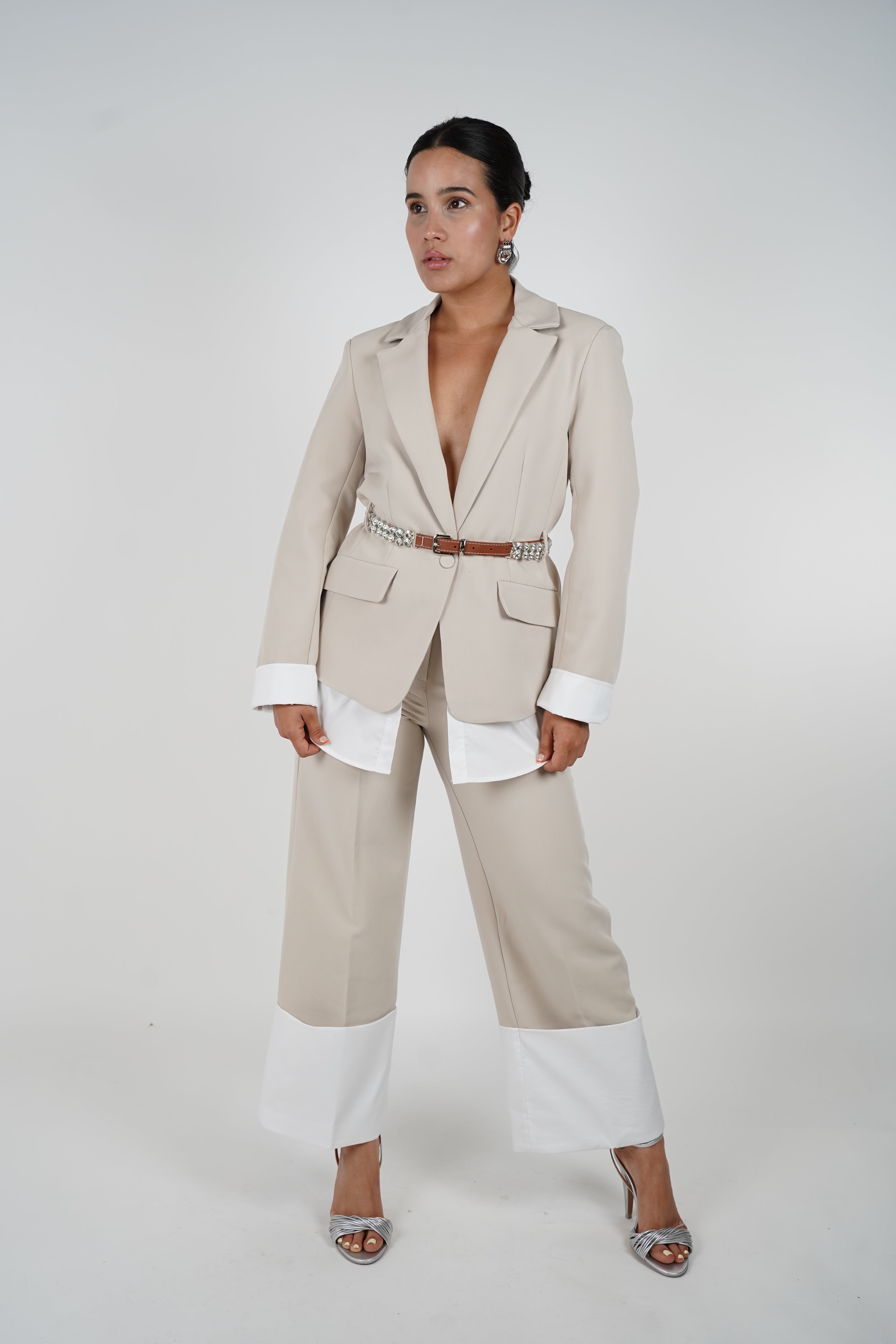Vaysia Belted Pants Set – Two-Tone Tailored Suit with Modern Edge