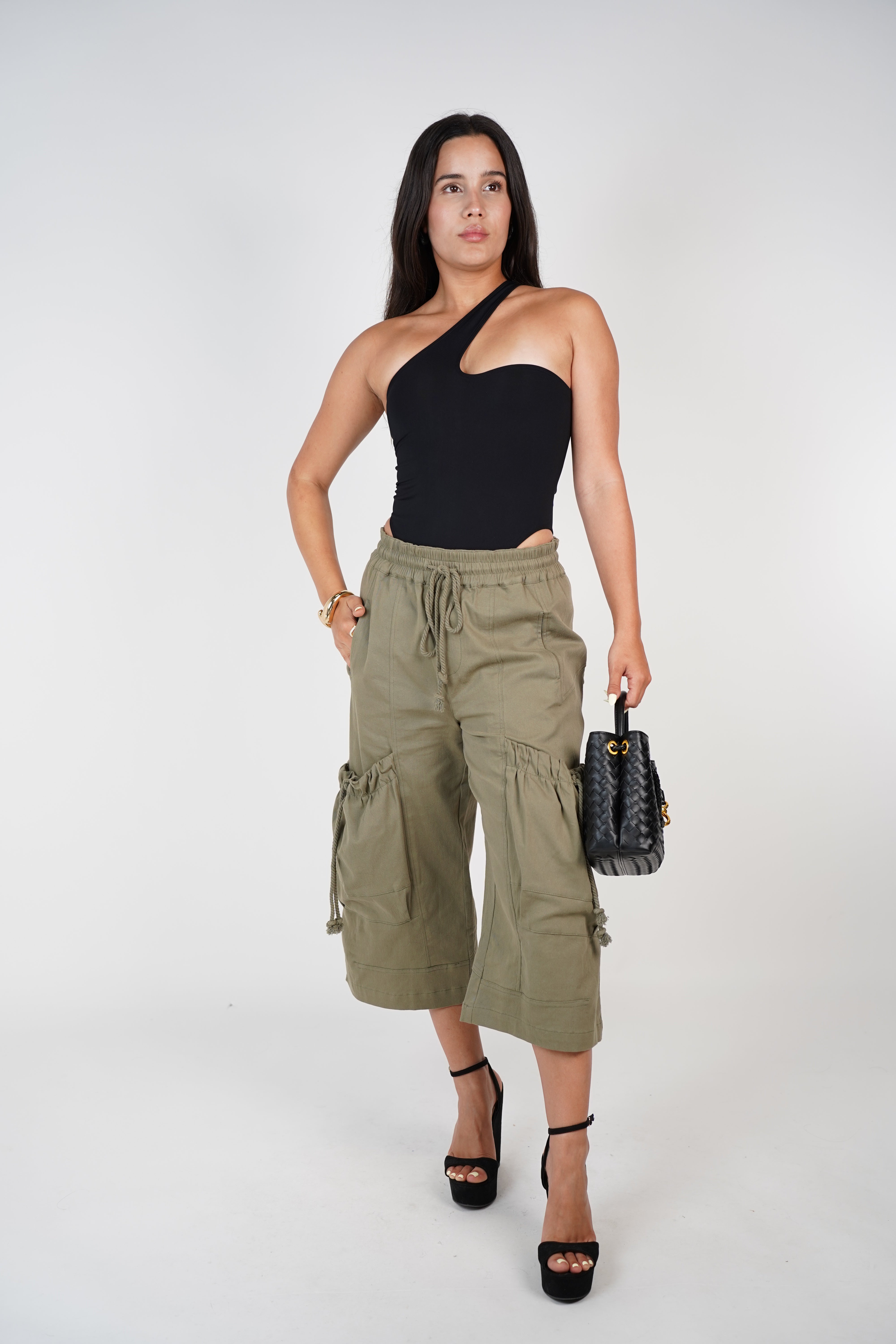 Jaxi Cargo Bermudas – Utility Style Meets Laid-Back Cool