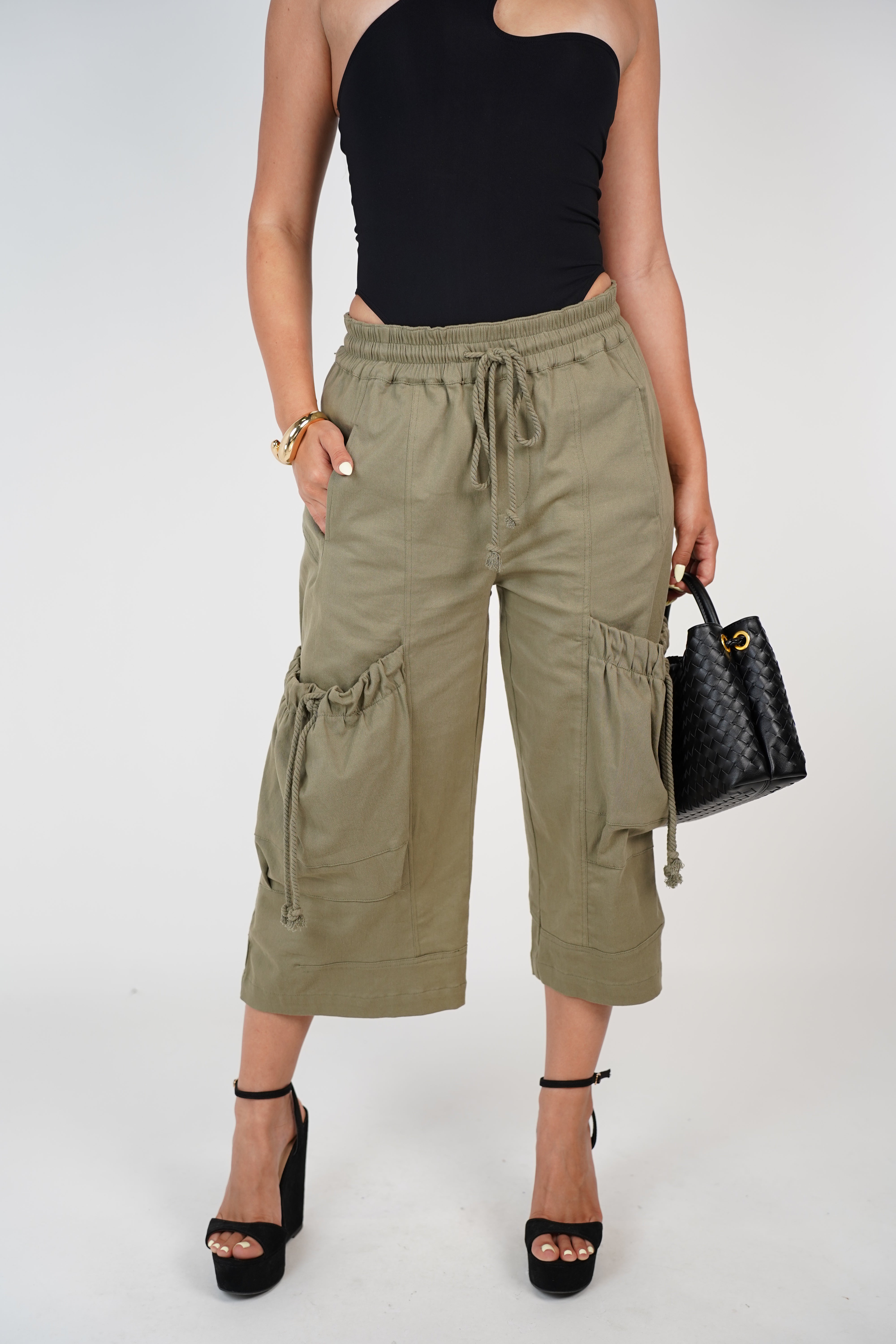 Jaxi Cargo Bermudas – Utility Style Meets Laid-Back Cool