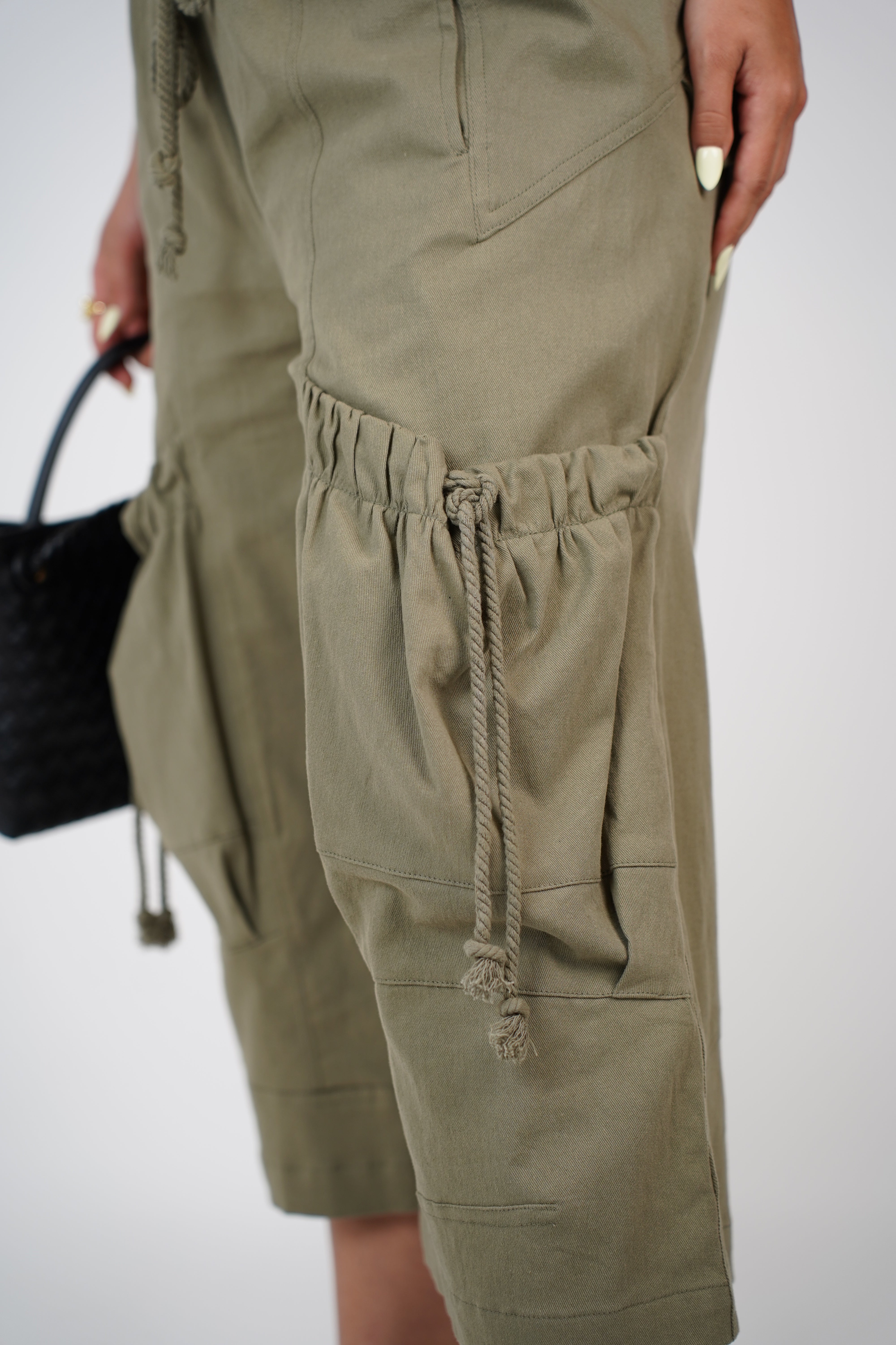 Jaxi Cargo Bermudas – Utility Style Meets Laid-Back Cool