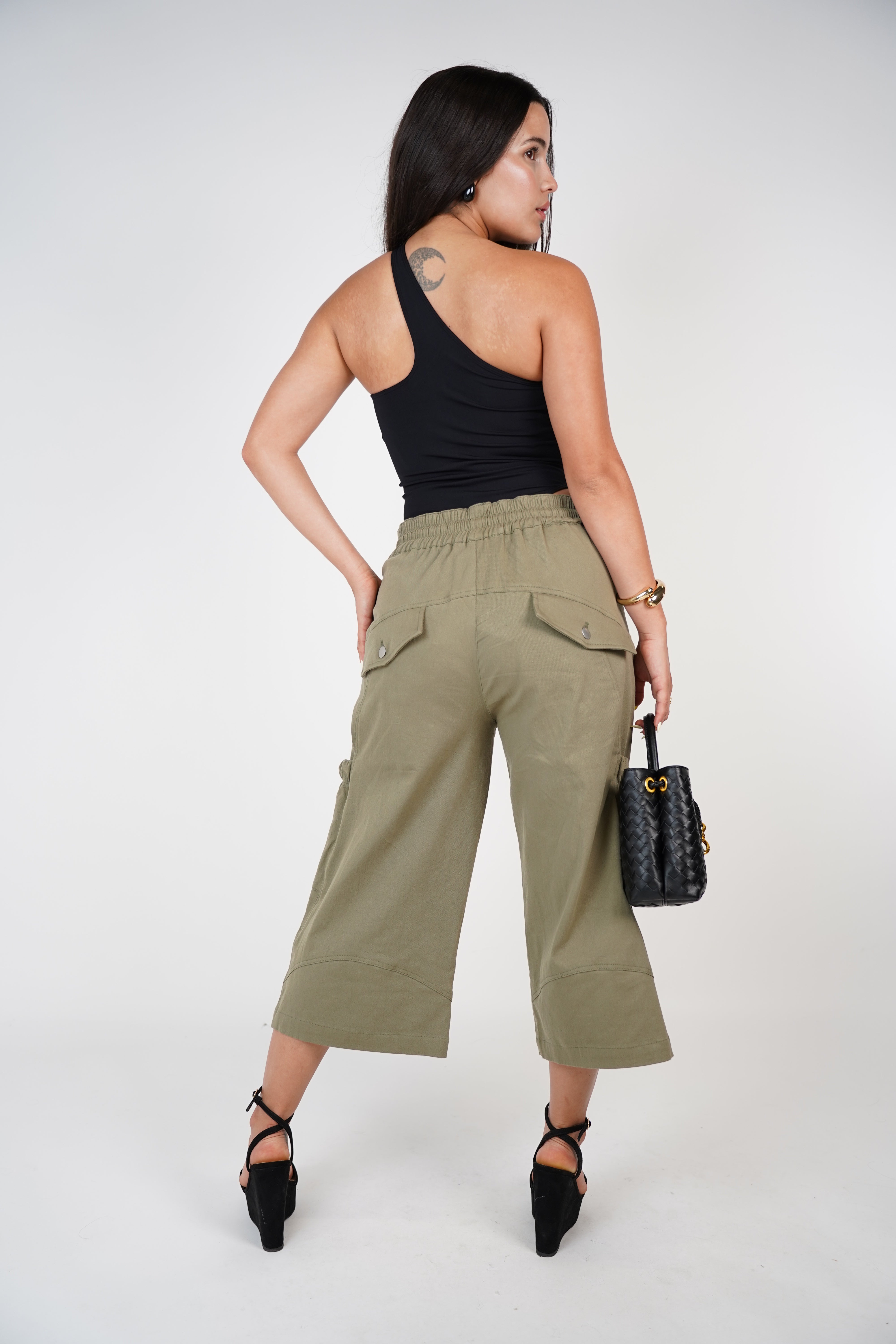 Jaxi Cargo Bermudas – Utility Style Meets Laid-Back Cool