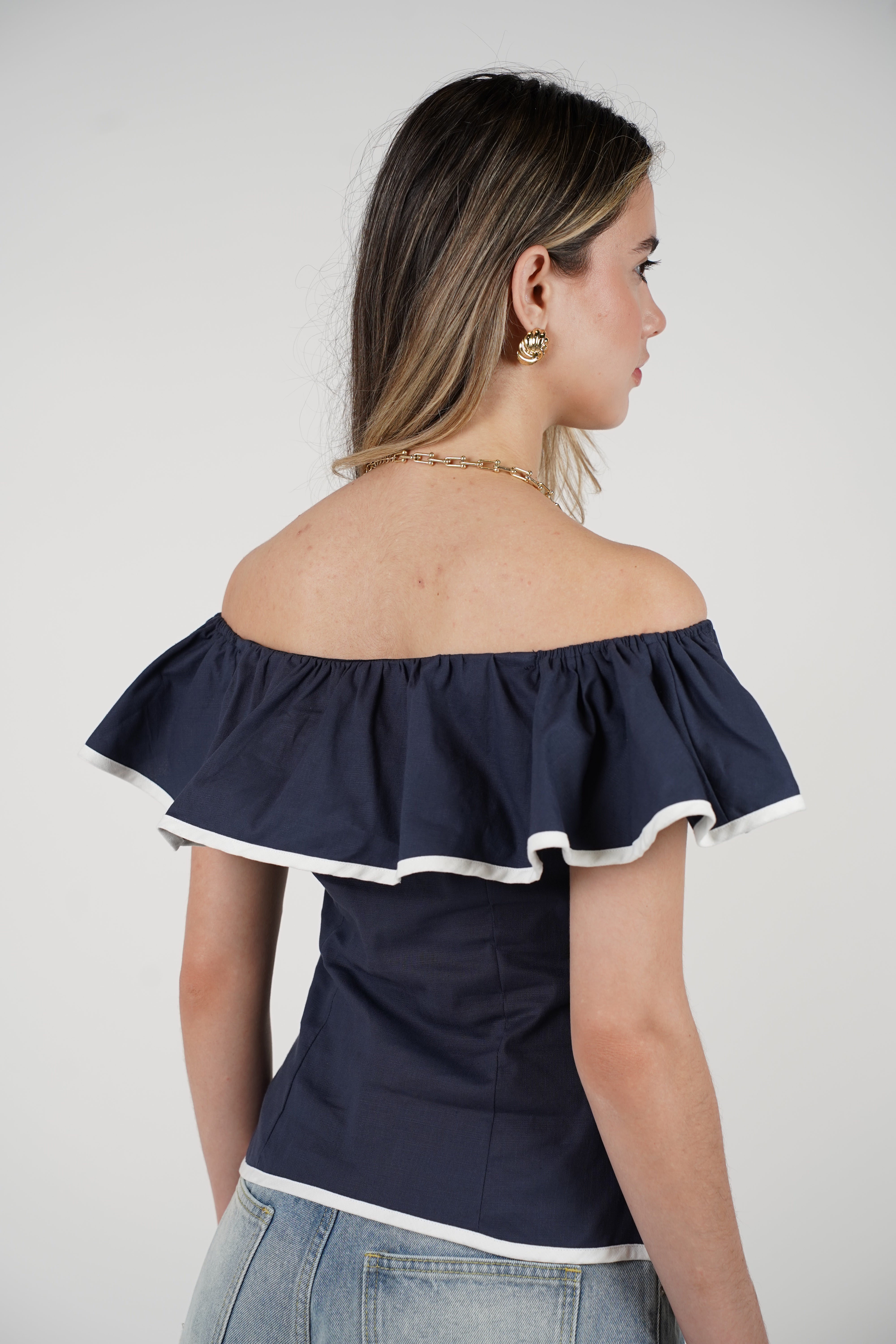 Tareli Yareli Top – Off-Shoulder Ruffle Charm