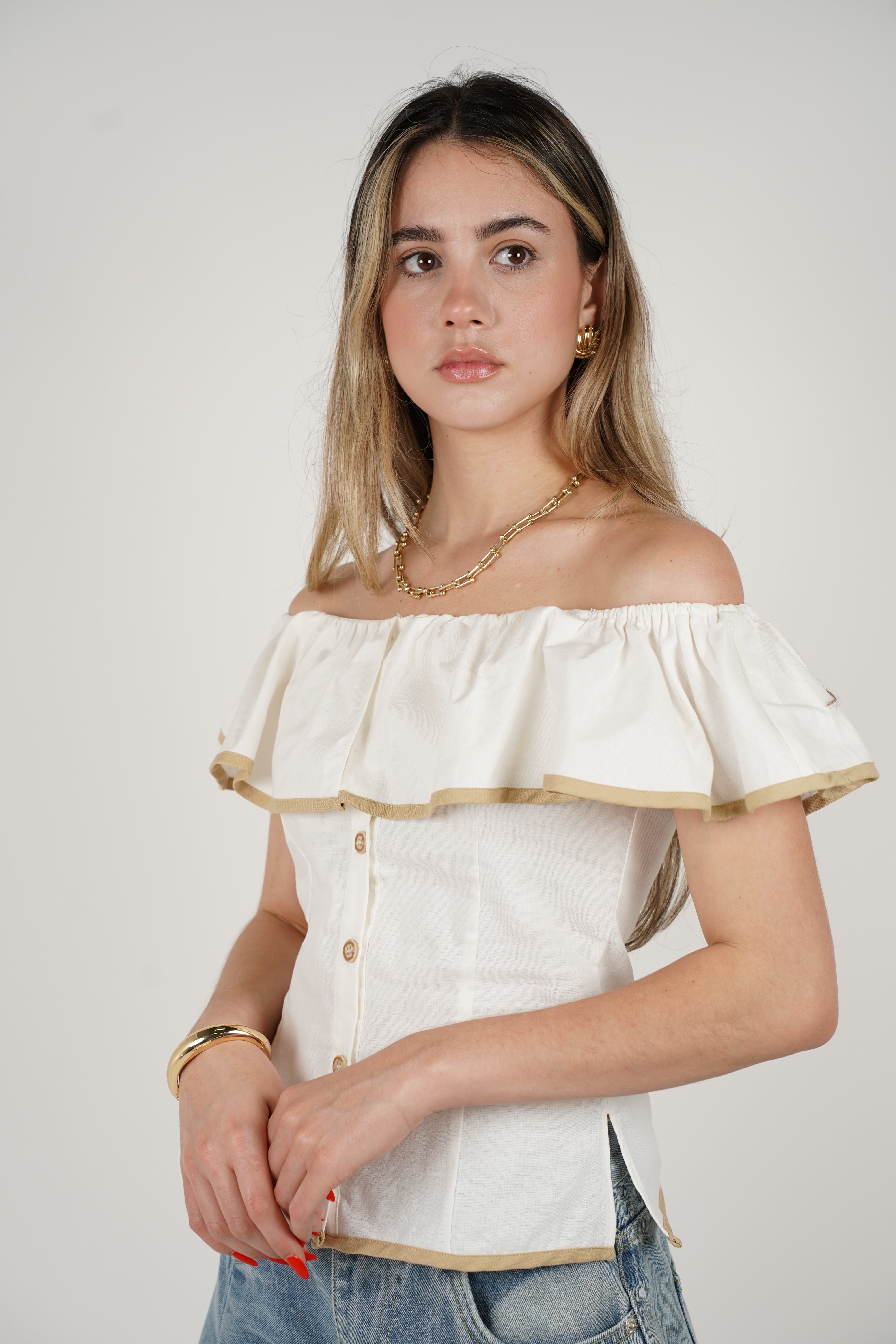 Tareli Yareli Top – Off-Shoulder Ruffle Charm