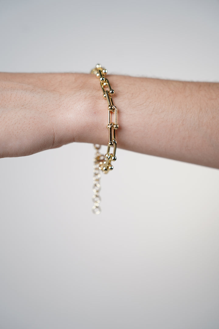 Claudia Bracelet – Modern Gold Chain Detail