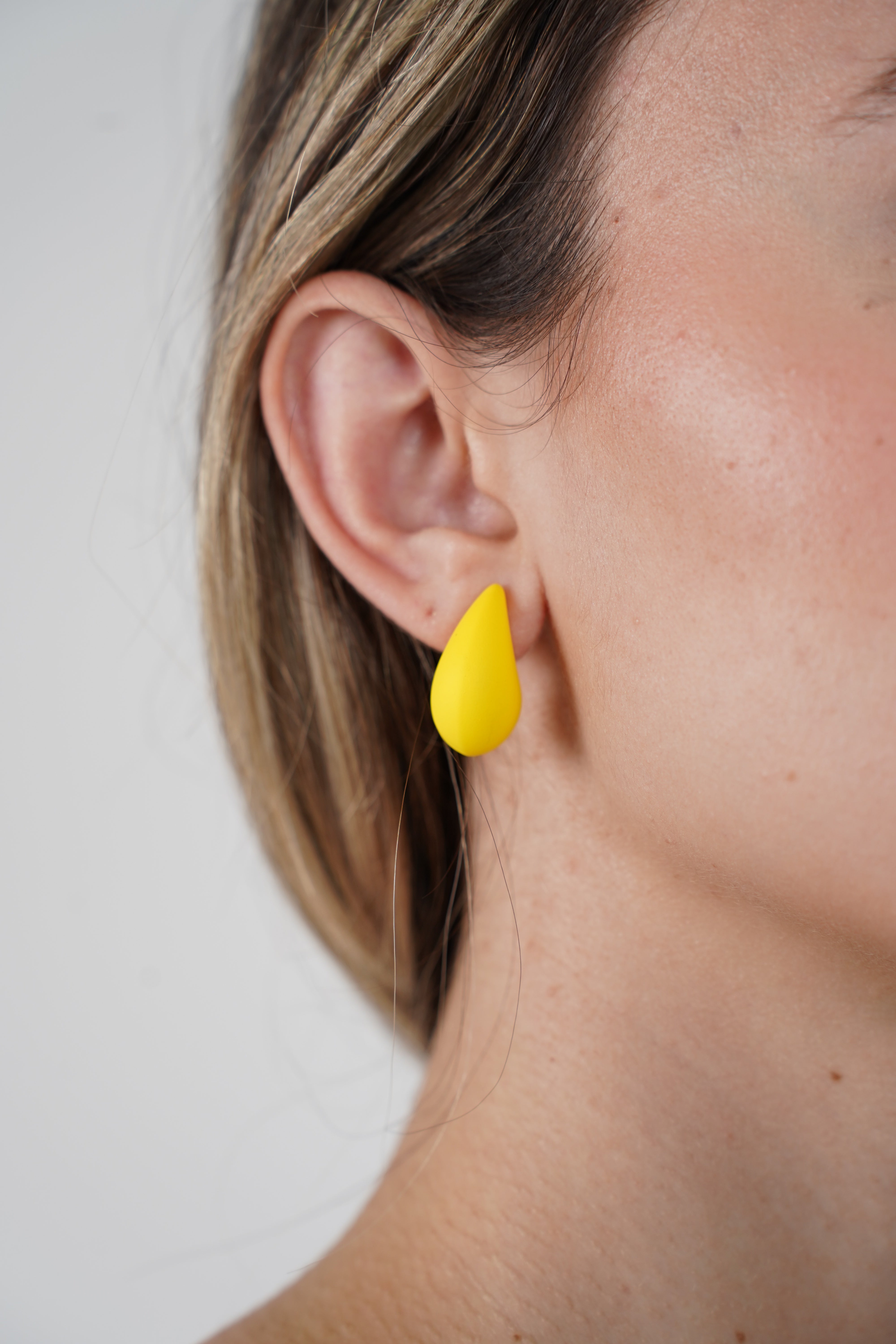 Vorell Mini Tear Drops – Bold Statement Studs