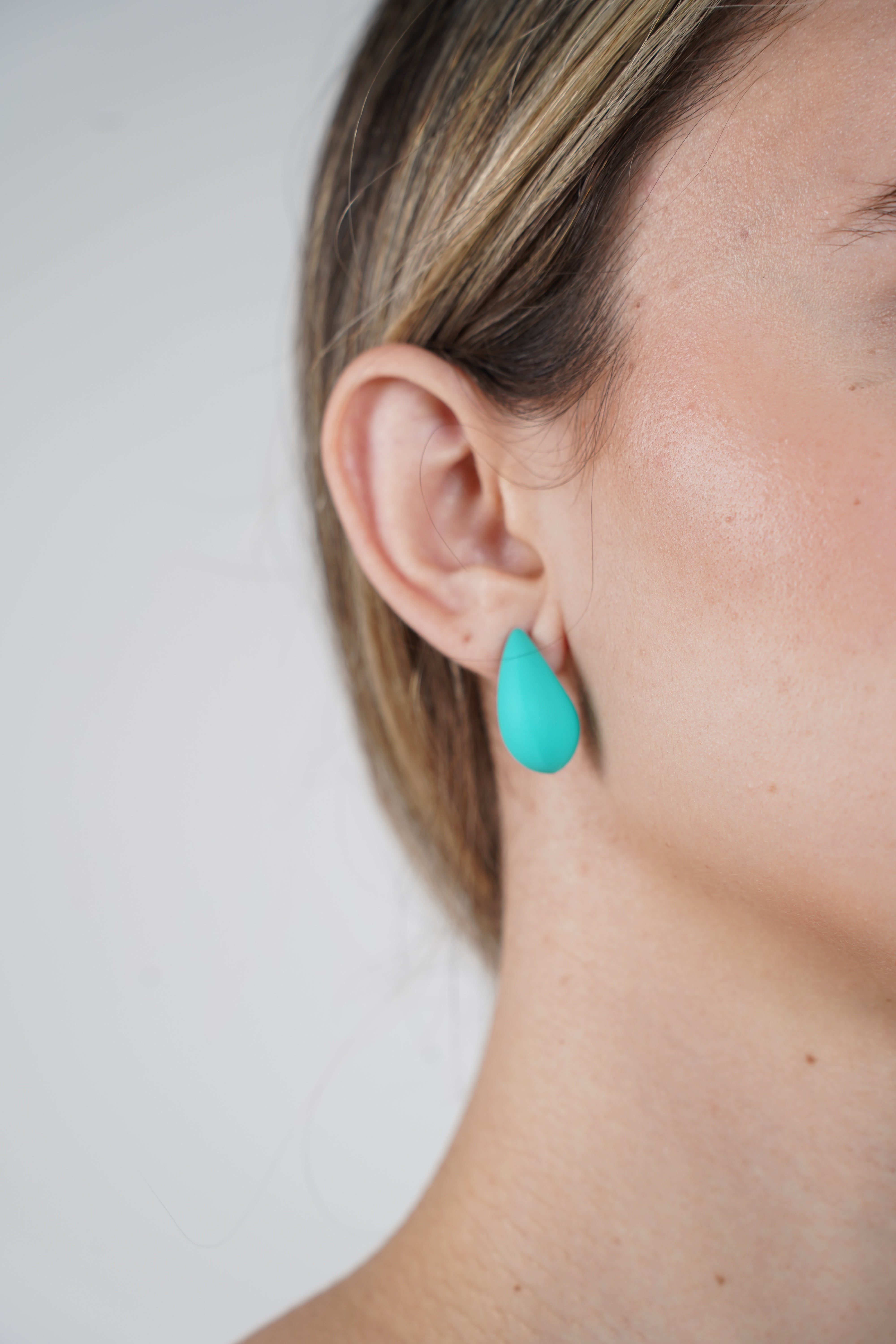 Vorell Mini Tear Drops – Bold Statement Studs