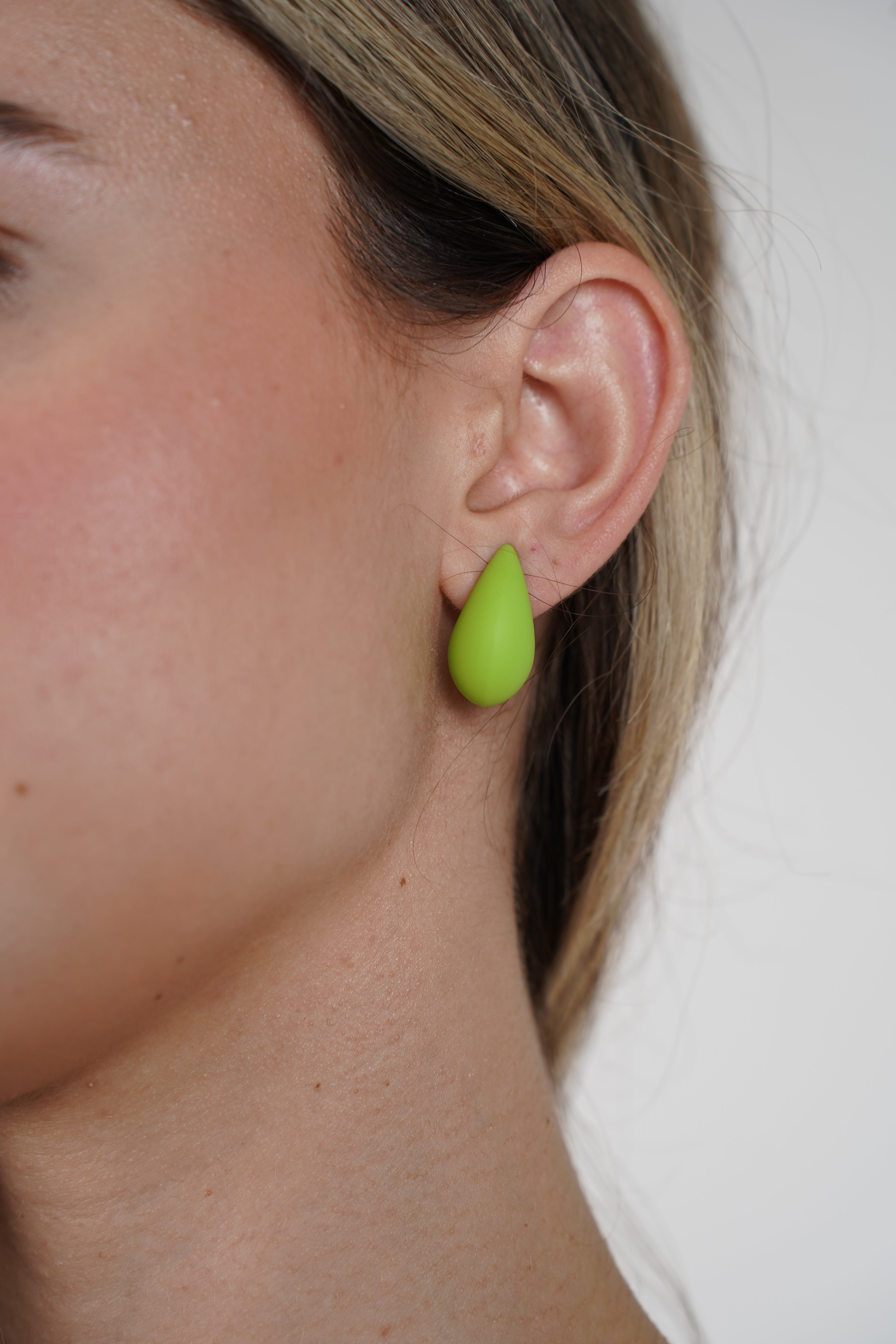 Vorell Mini Tear Drops – Bold Statement Studs