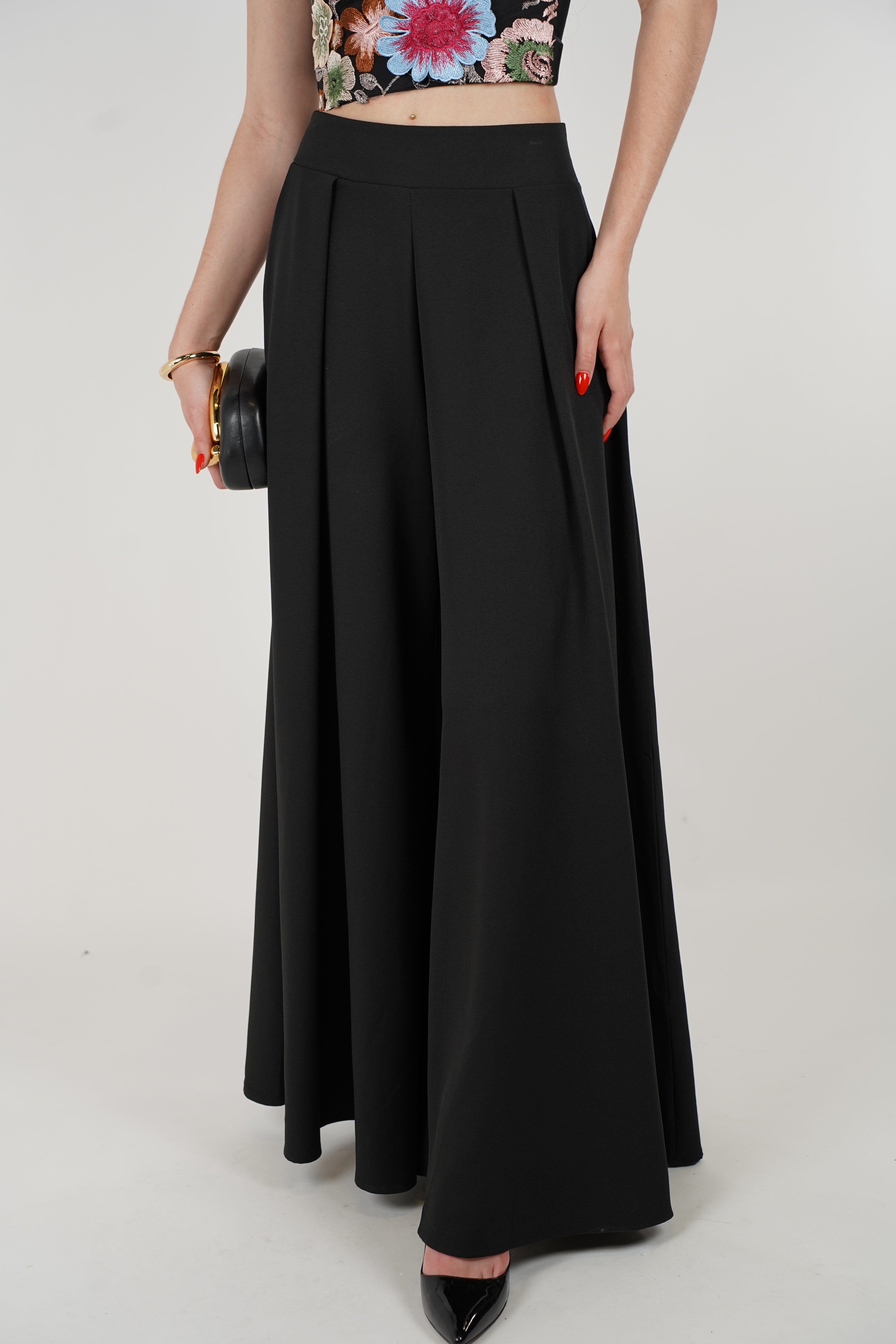 Berta Palazzo Pants – Bold Flow & Effortless Elegance