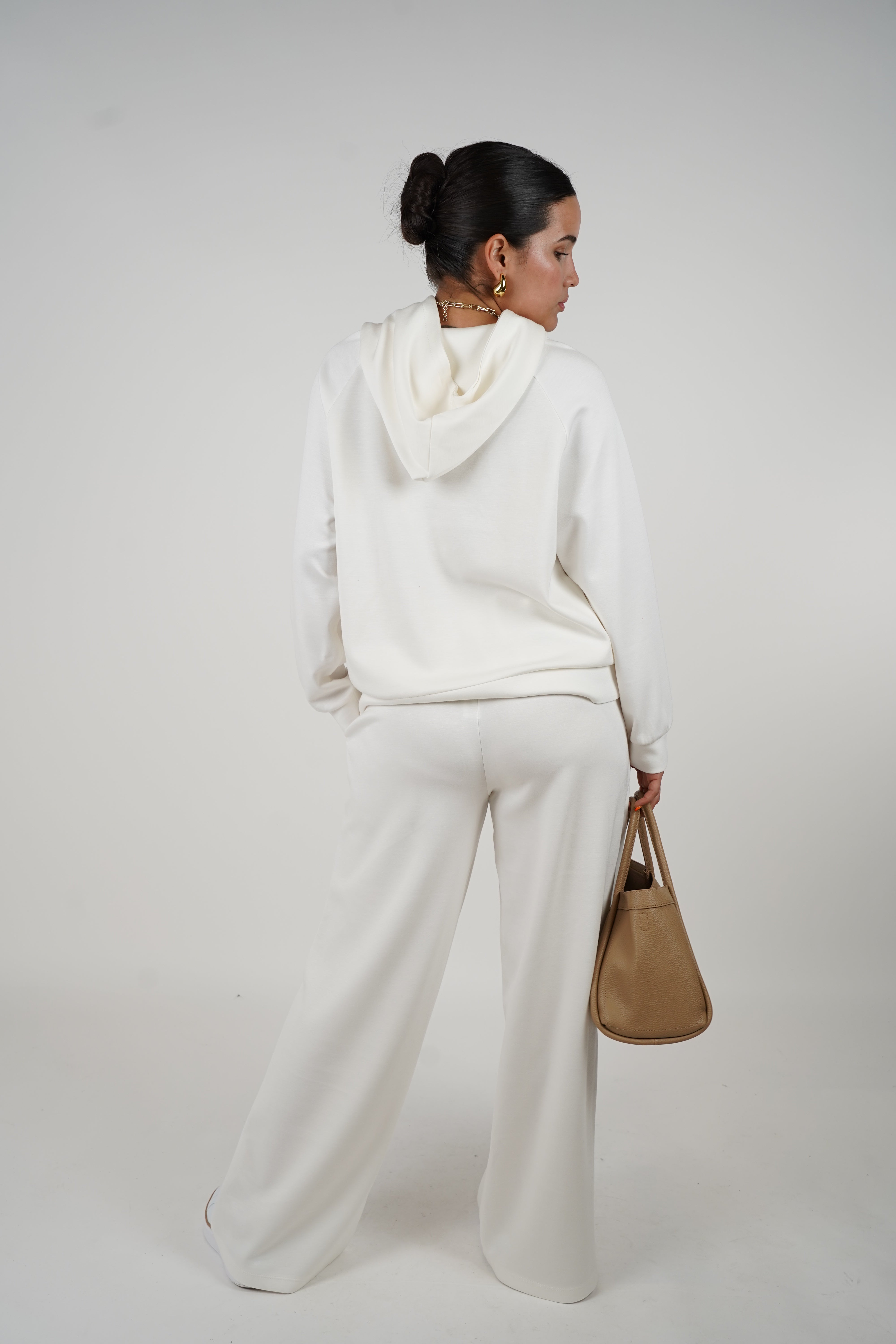 Osito Set – Cozy Black Hoodie & Pants with Sporty Bear Detail