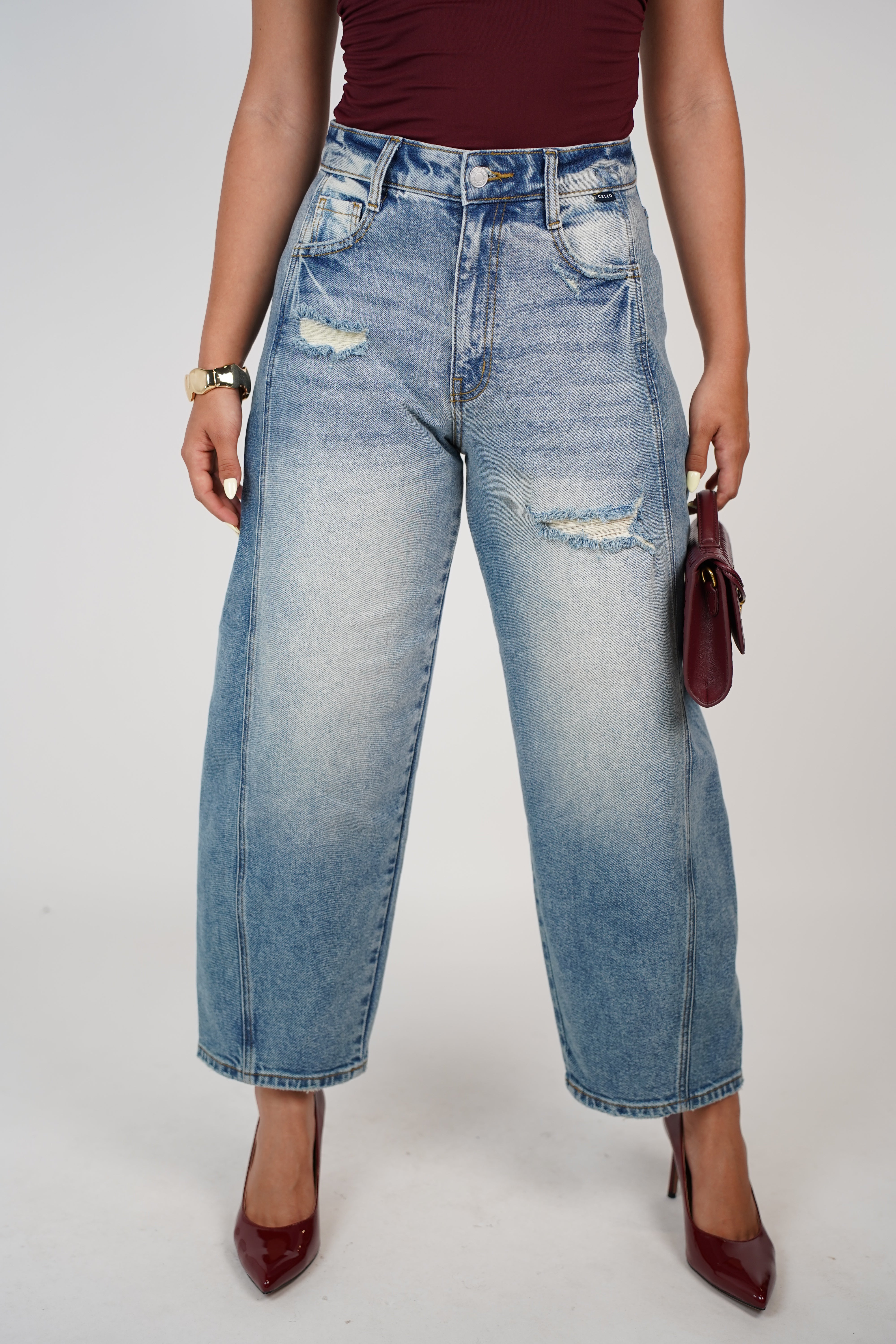 Zovi Barrel Jeans – Casual Structure, Effortless Style
