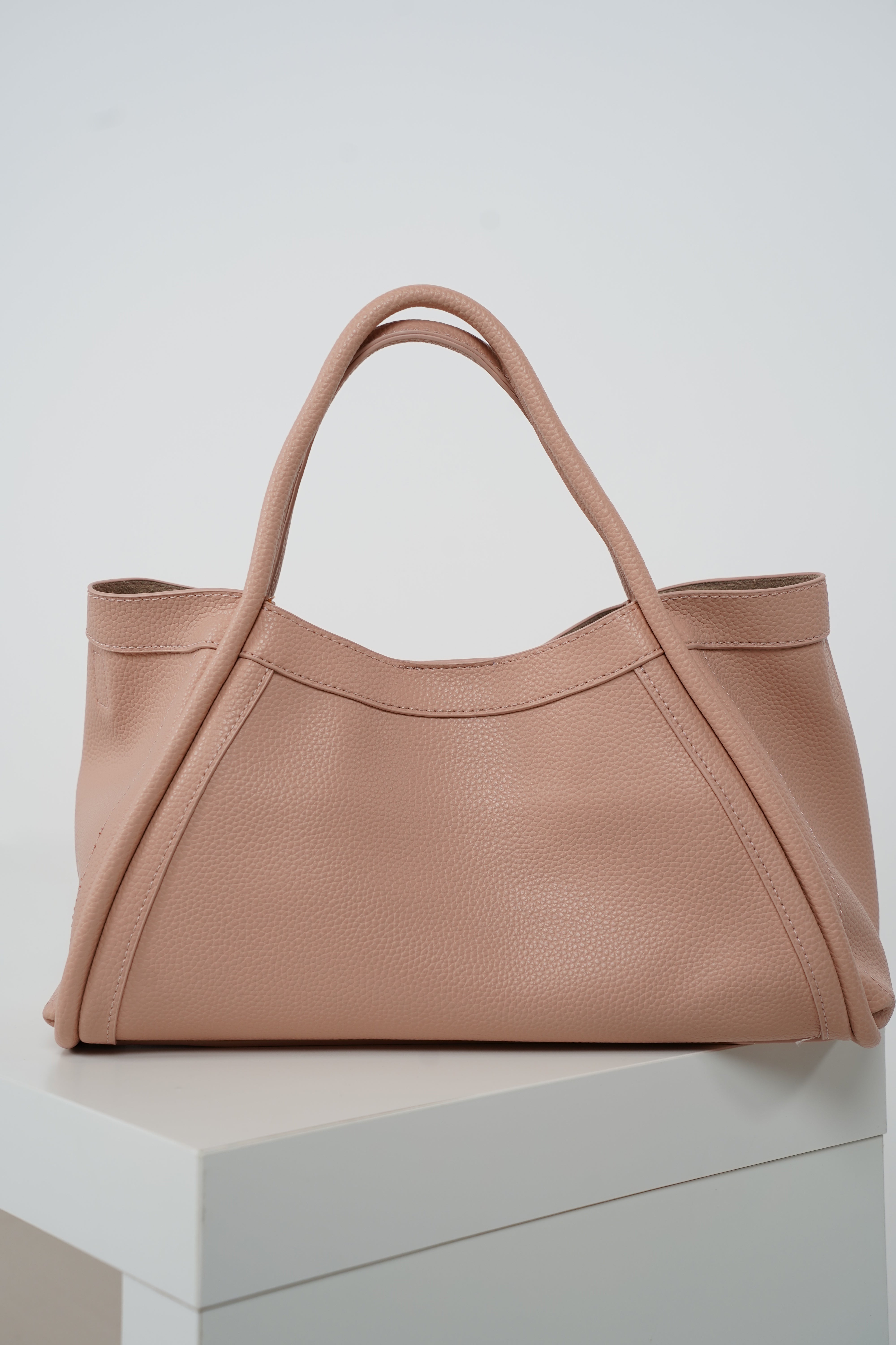 Avelyn Tote Bag – Classic Structured Design for Everyday Elegance