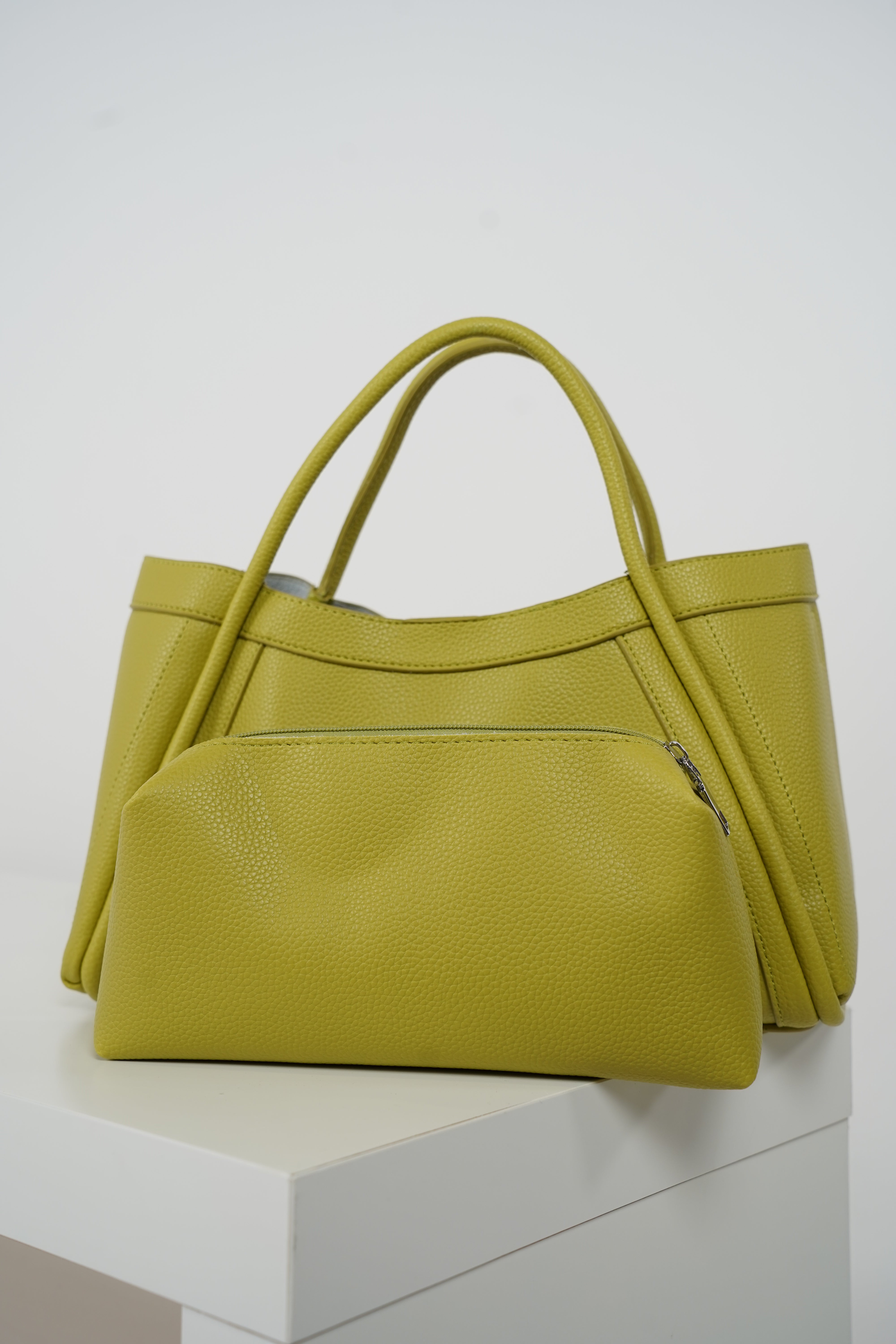Avelyn Tote Bag – Classic Structured Design for Everyday Elegance