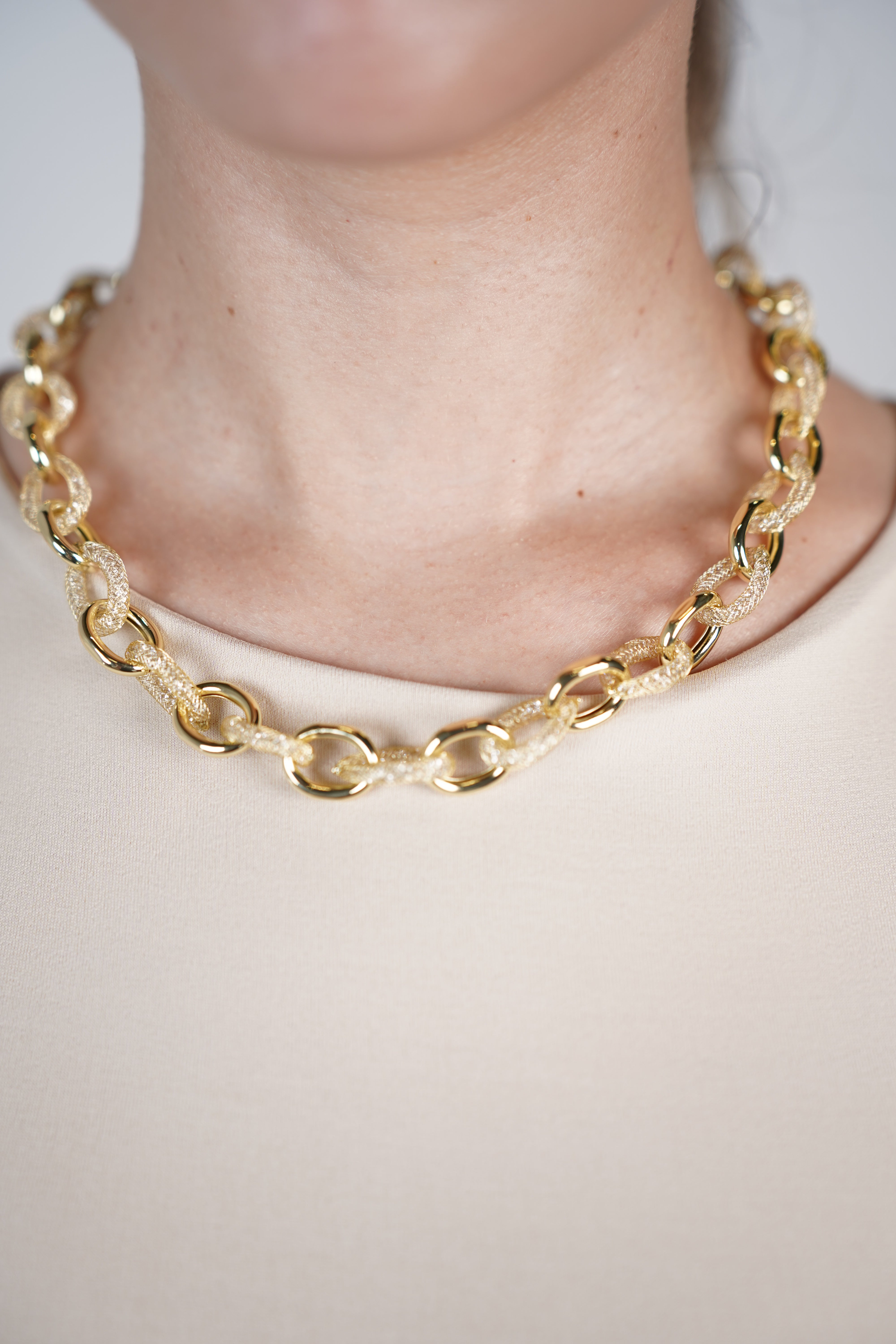 Tasi Chunky Necklace – Bold Gold, Statement Shine