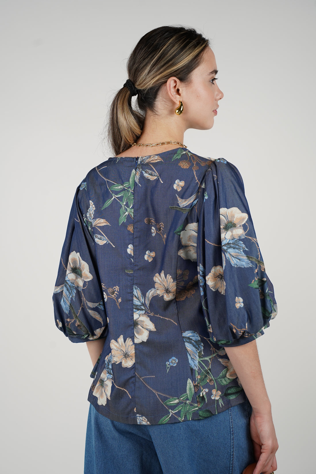 Señora Blouse – Elegant Floral Puff-Sleeve Top