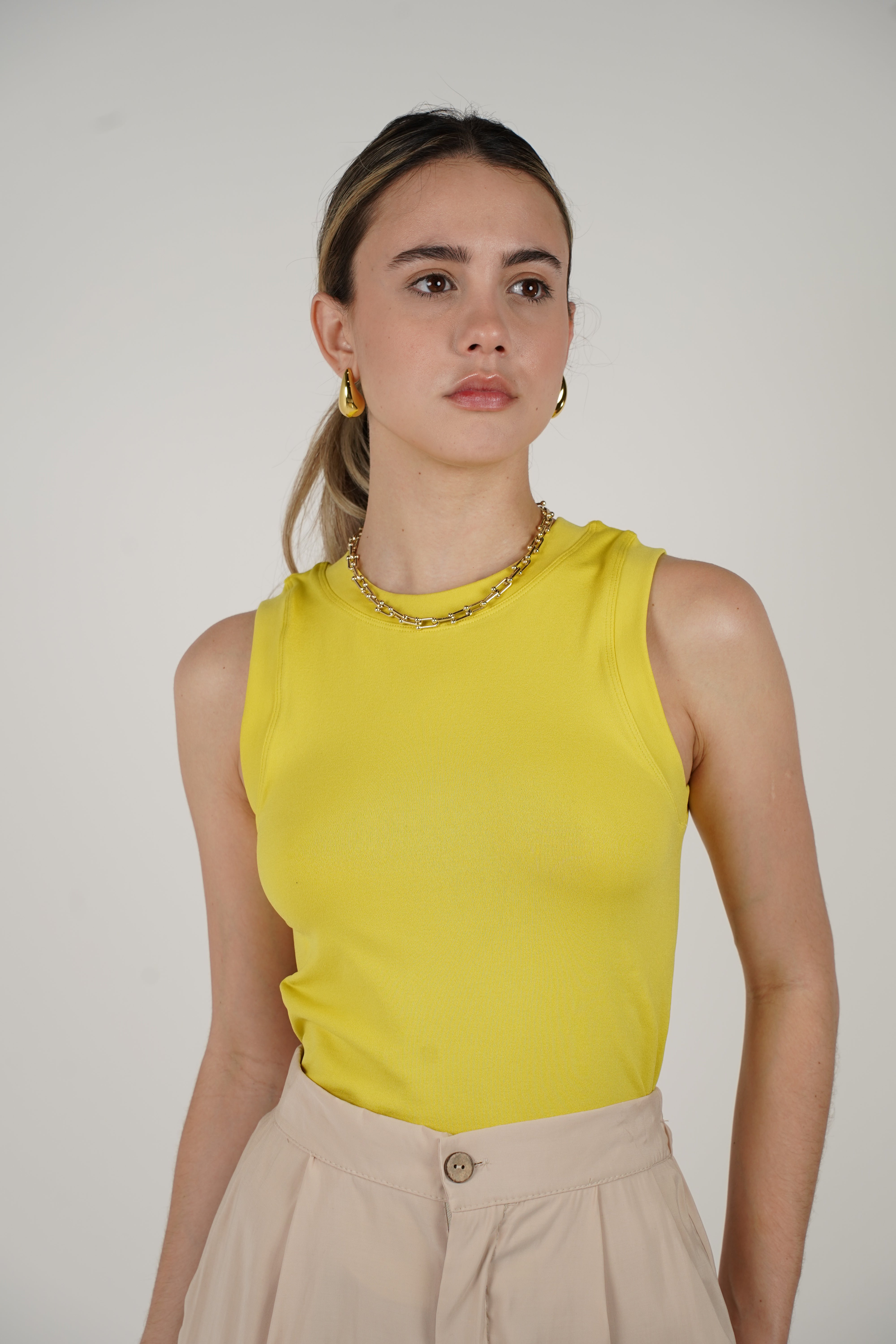 Round Neck No Sleeves Basics