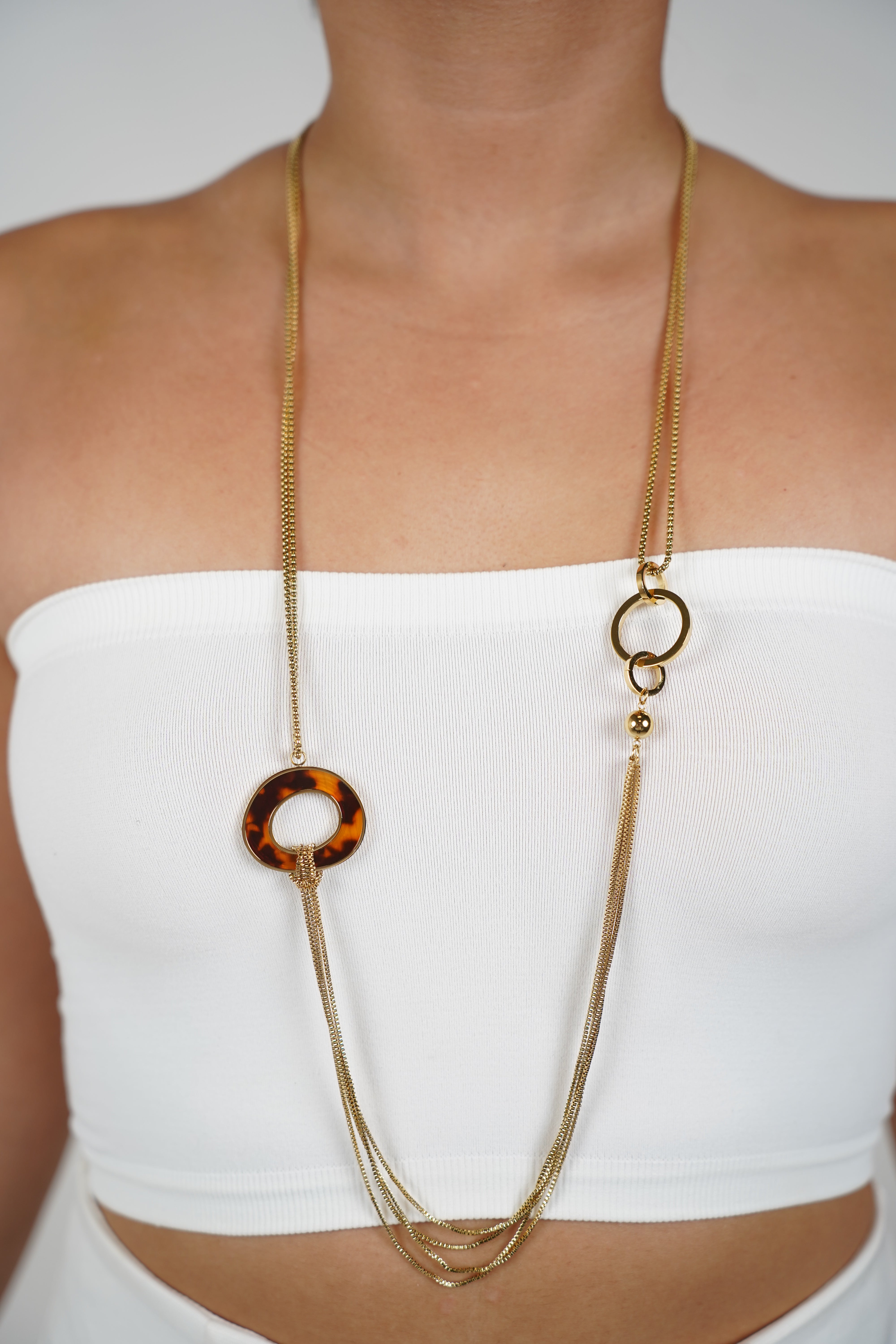 Tessa Necklace – Modern Gold Chain with Tortoise Pendant