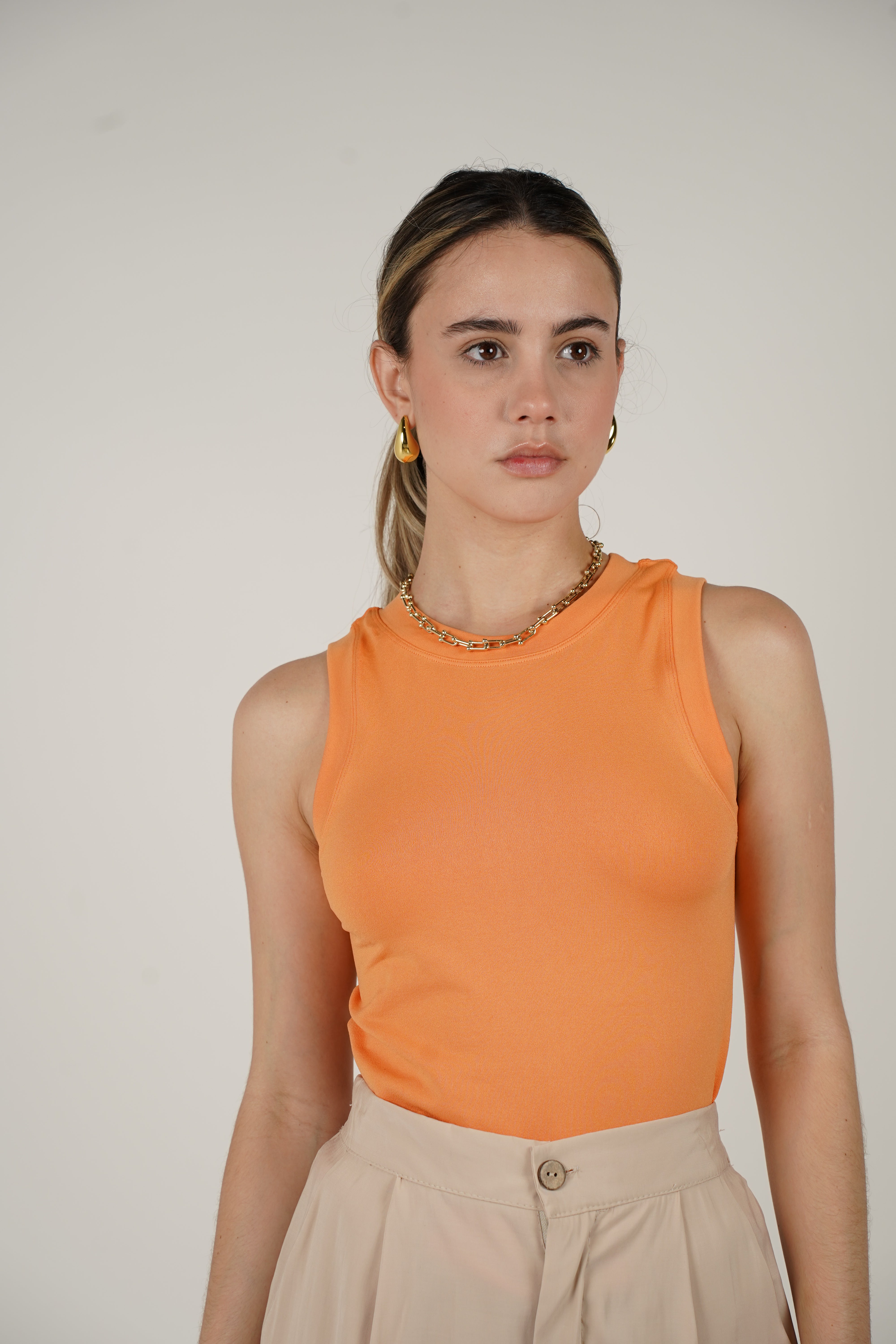 Round Neck No Sleeves Basics