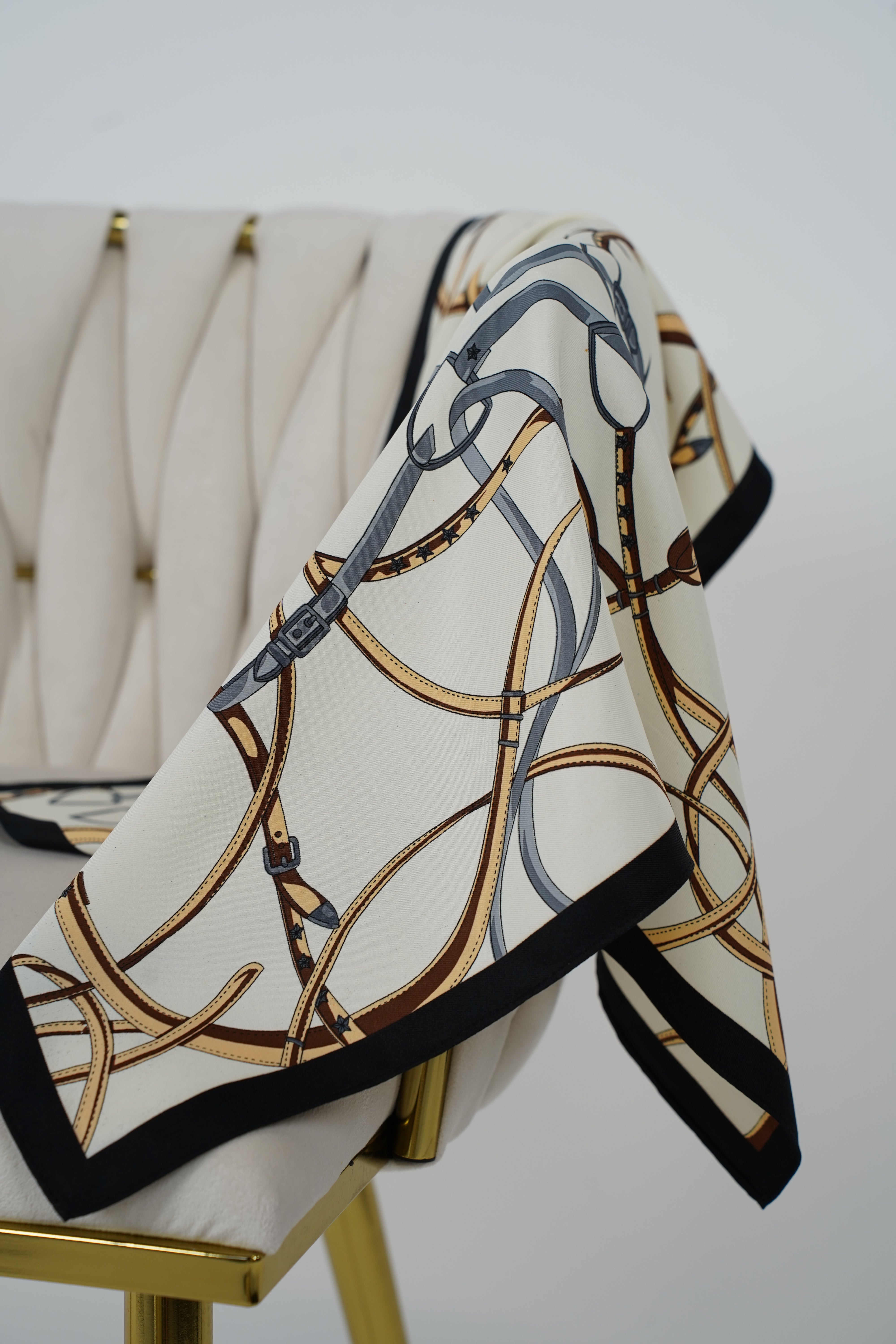 Versatile Patterned Scarf – Multi-Way Styling Accessory