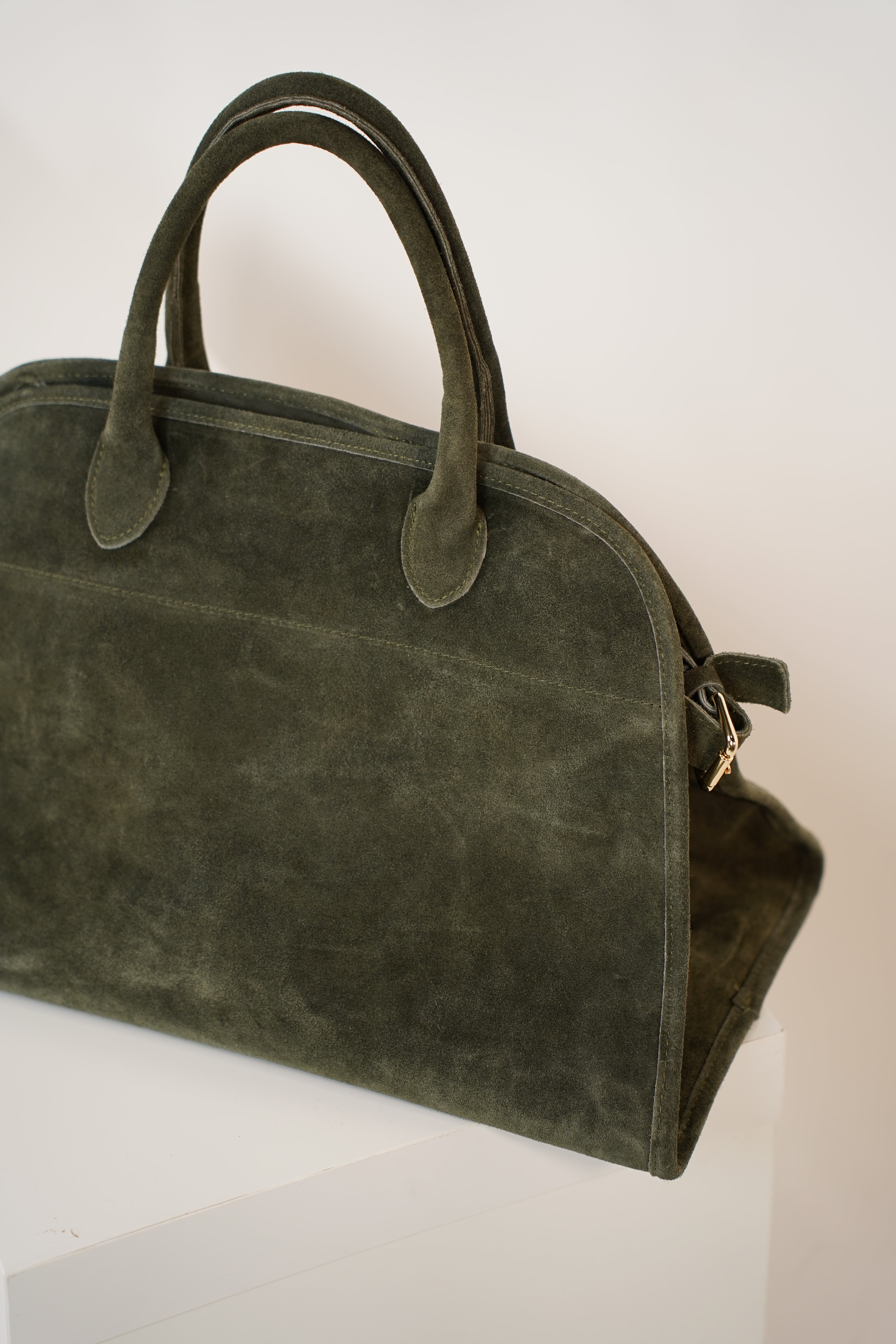 Alari Suede Tote Bag – Effortless Luxury Meets Everyday Functionality