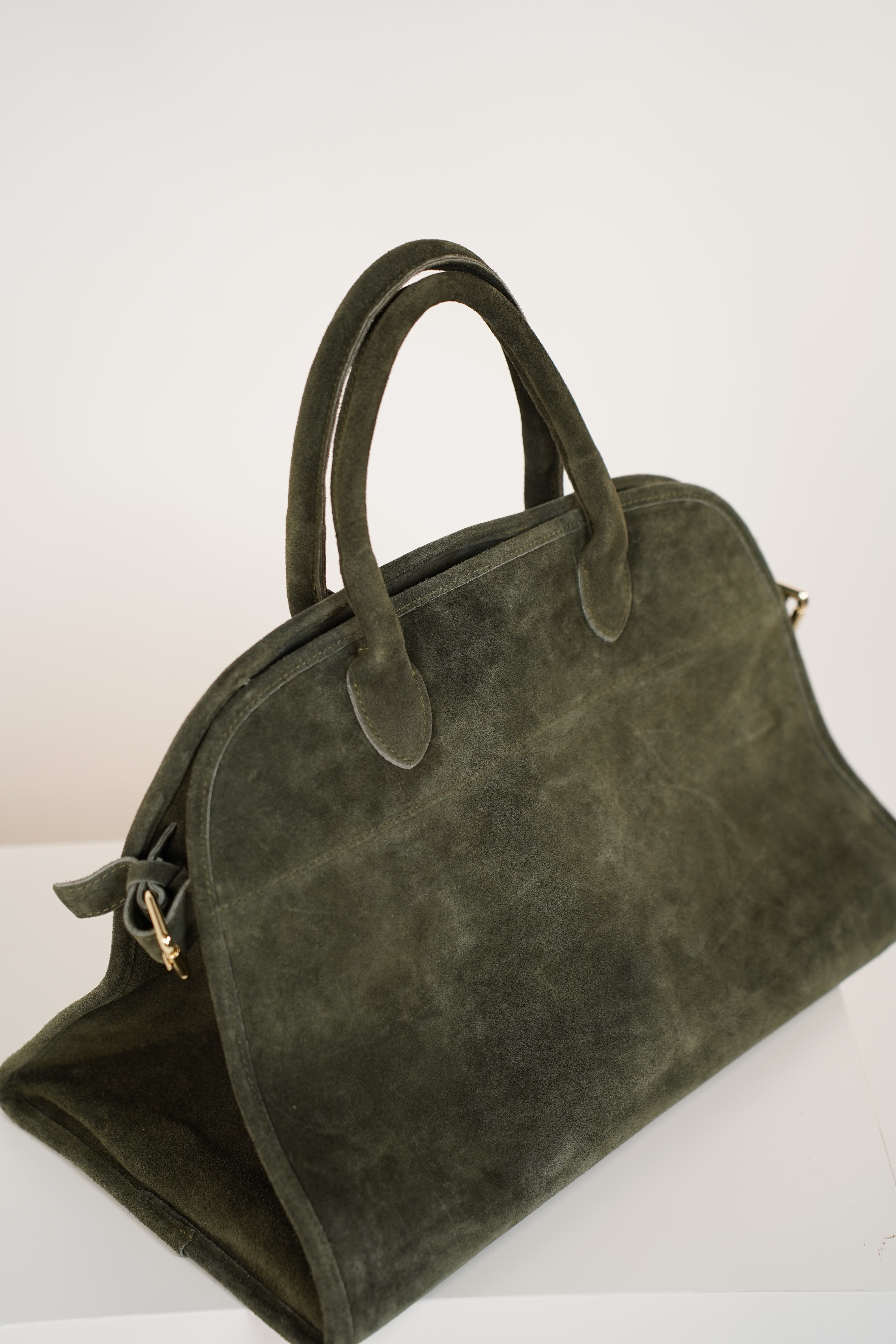 Alari Suede Tote Bag – Effortless Luxury Meets Everyday Functionality