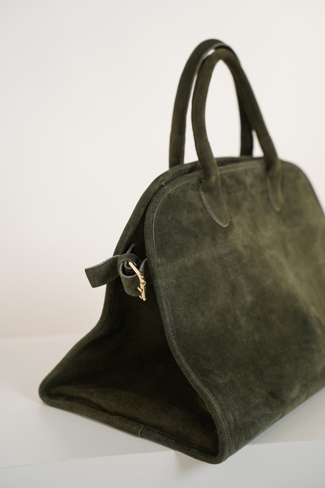 Alari Suede Tote Bag – Effortless Luxury Meets Everyday Functionality