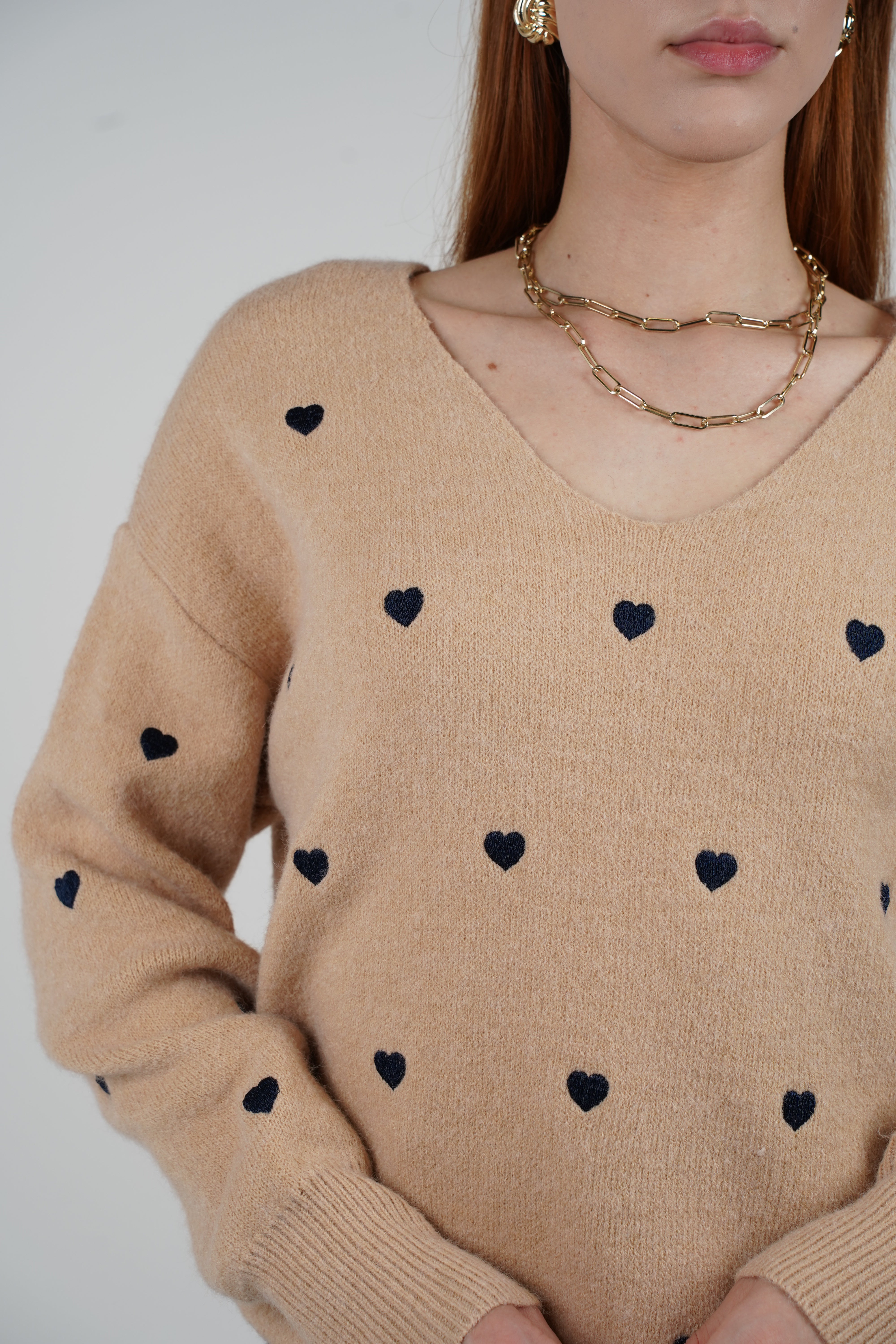 Corazón Sweater – Classic Tan with Mini Heart Details