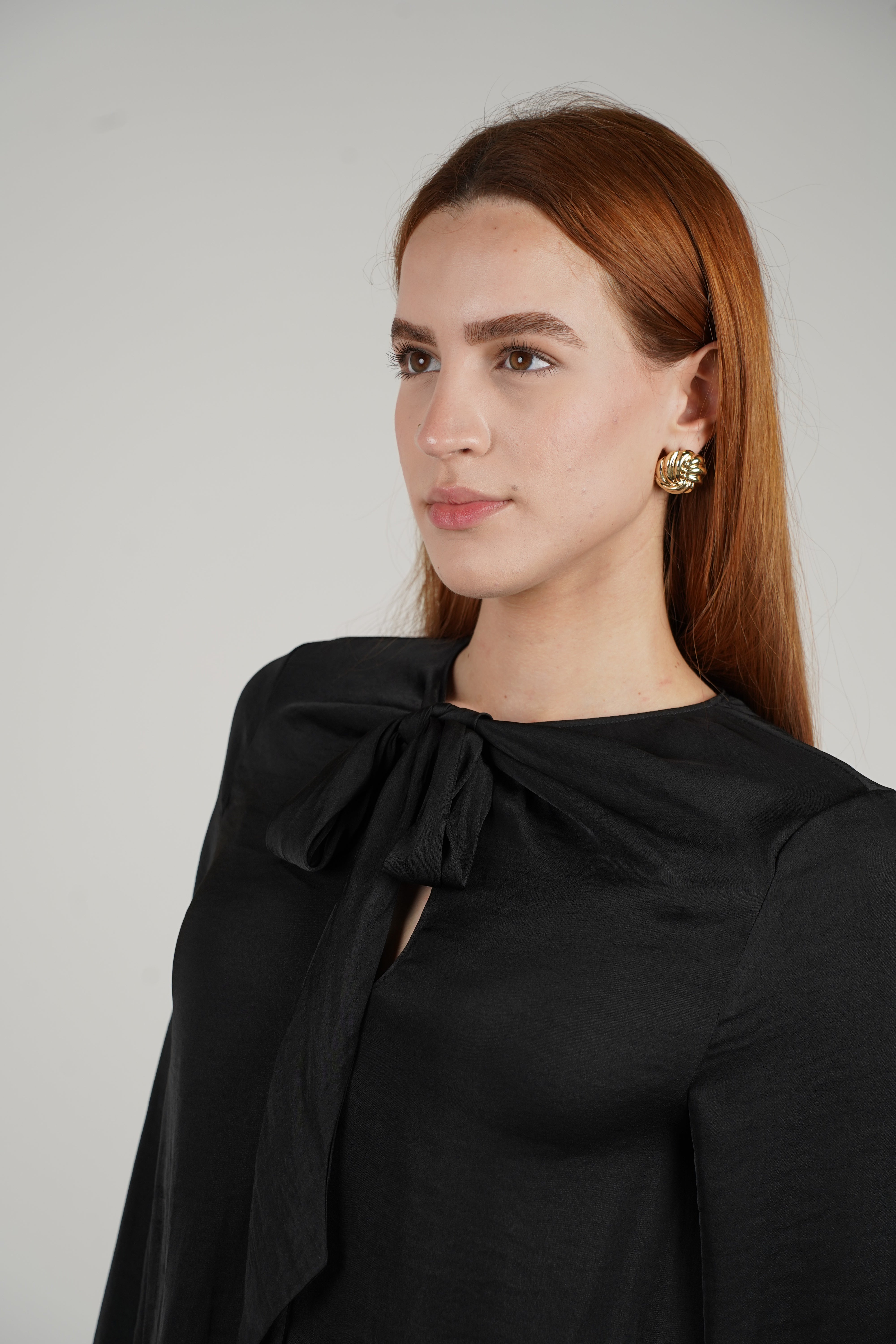 Fanny Blouse – Feminine Tie-Neck Detail