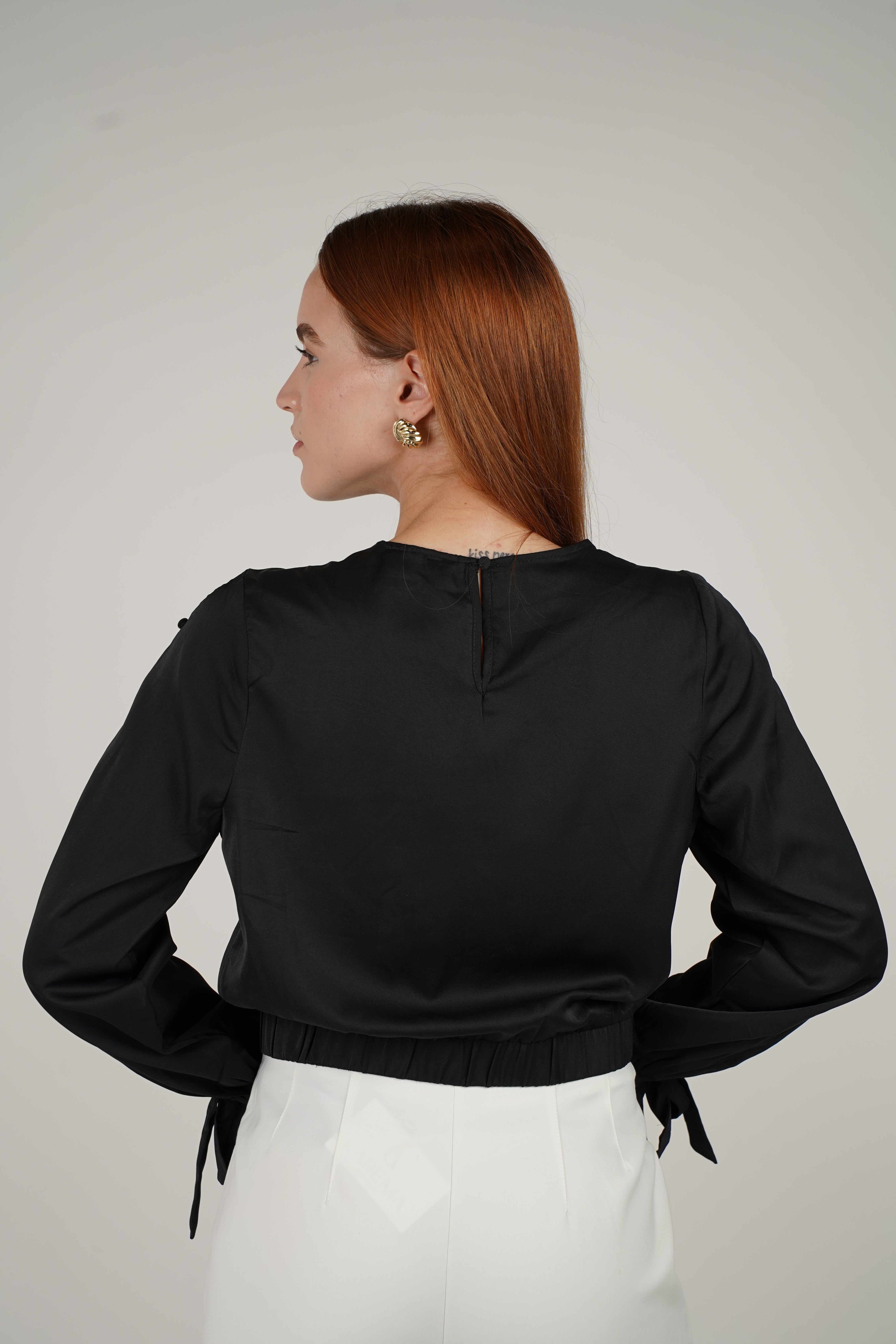 Maria Black Blouse – Subtle Details, Effortless Chic
