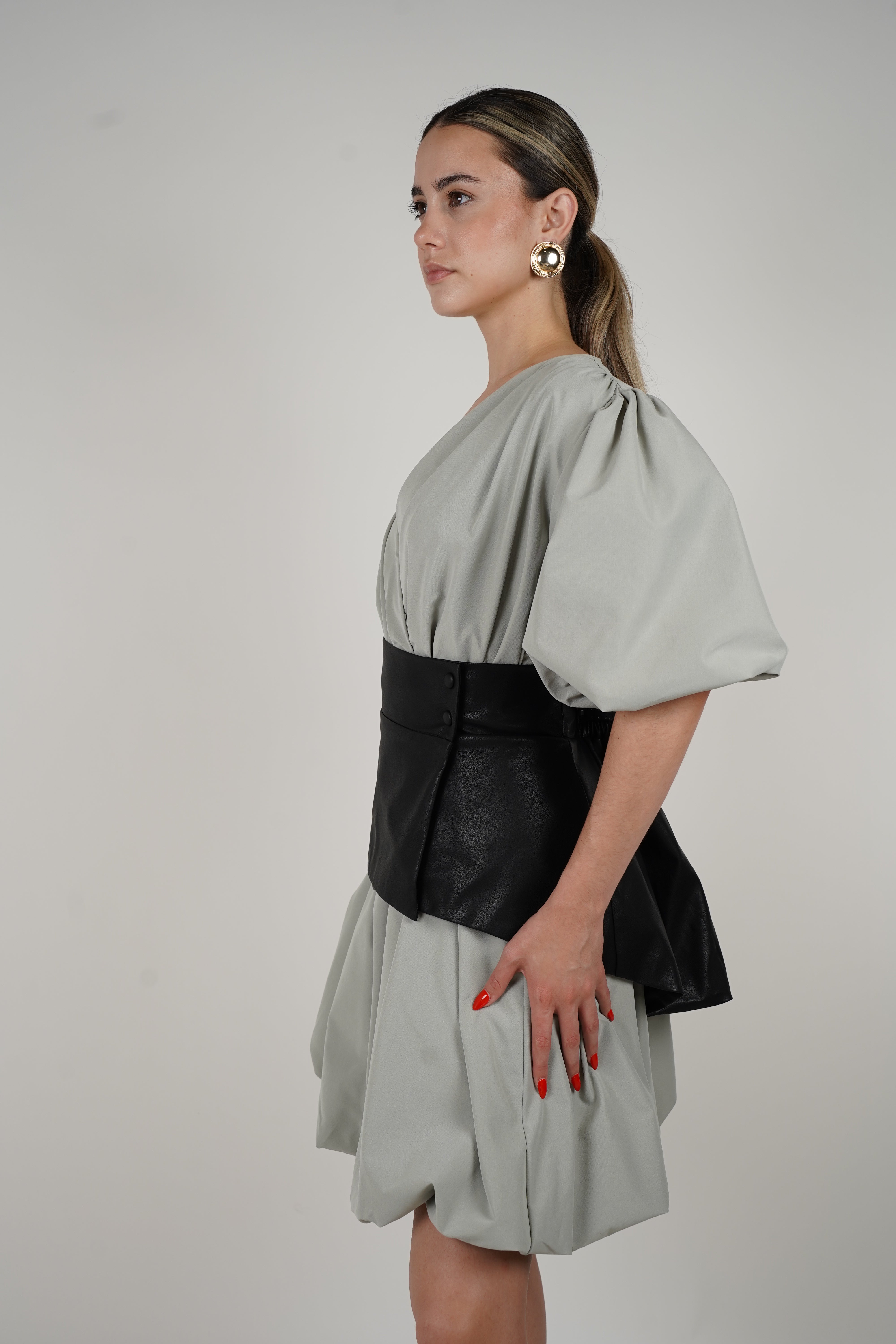 Bridella Dress – Modern Volume Meets Bold Contrast