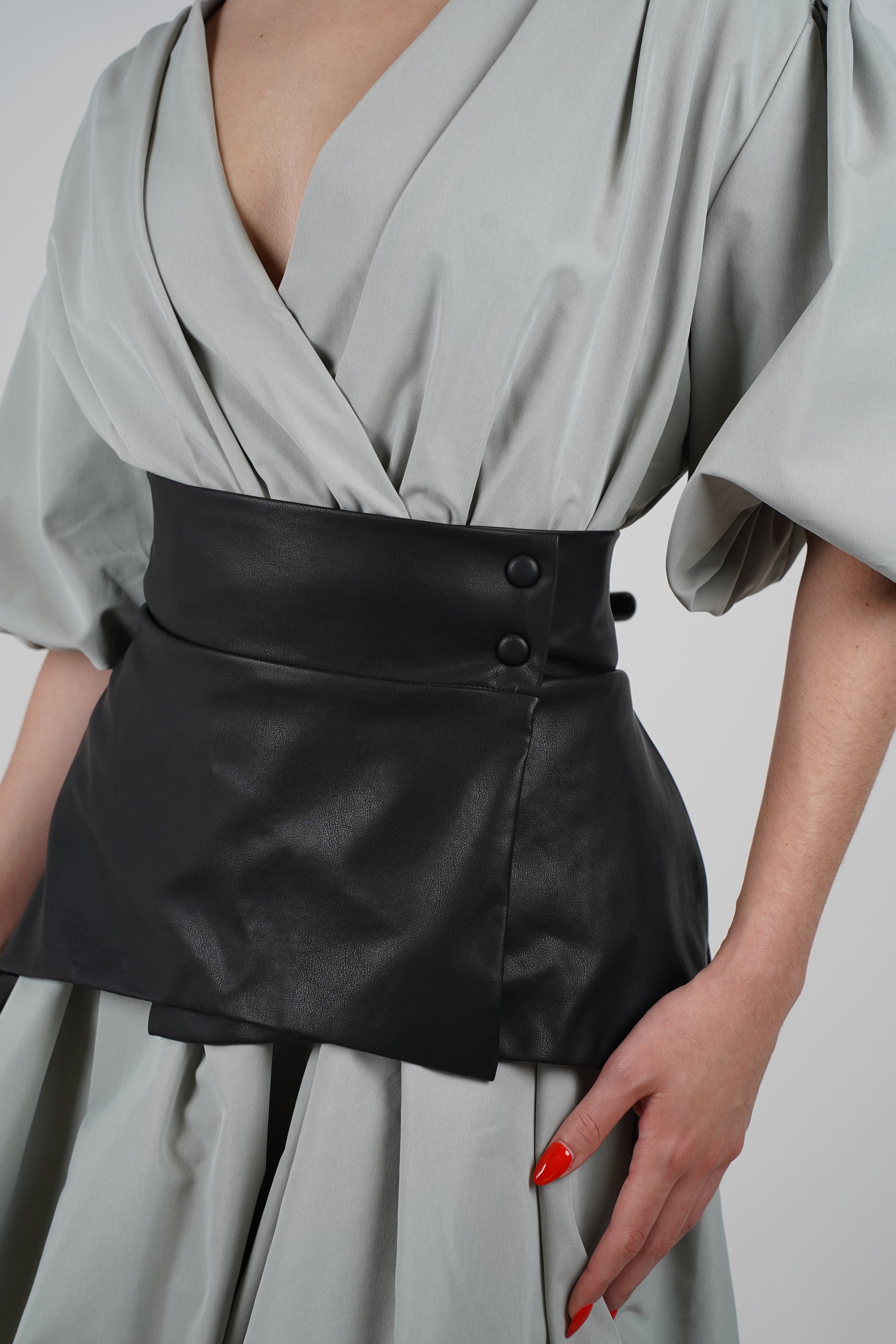 Bridella Dress – Modern Volume Meets Bold Contrast