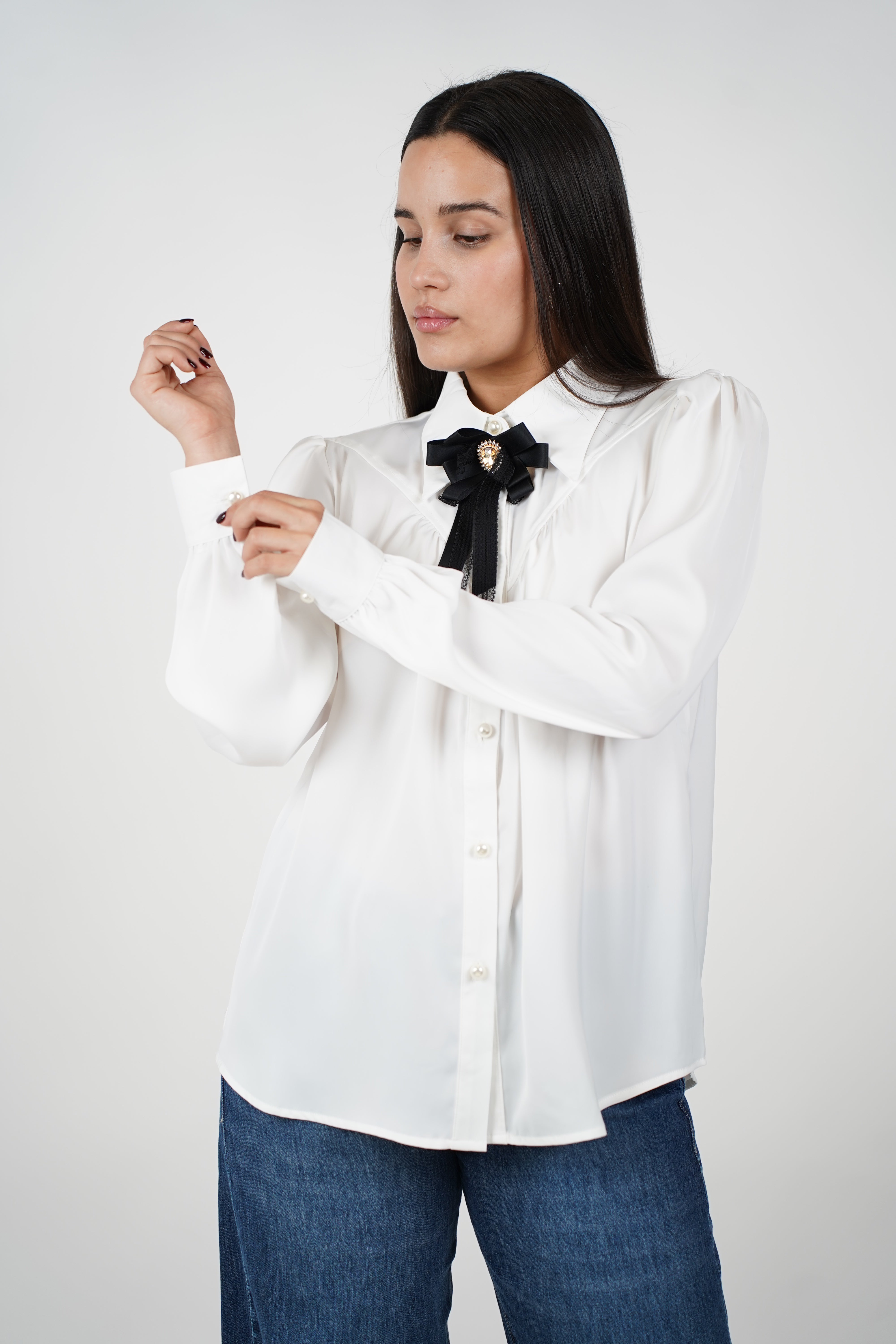 Kaeli Button Down – Classic Elegance with a Touch of Charm
