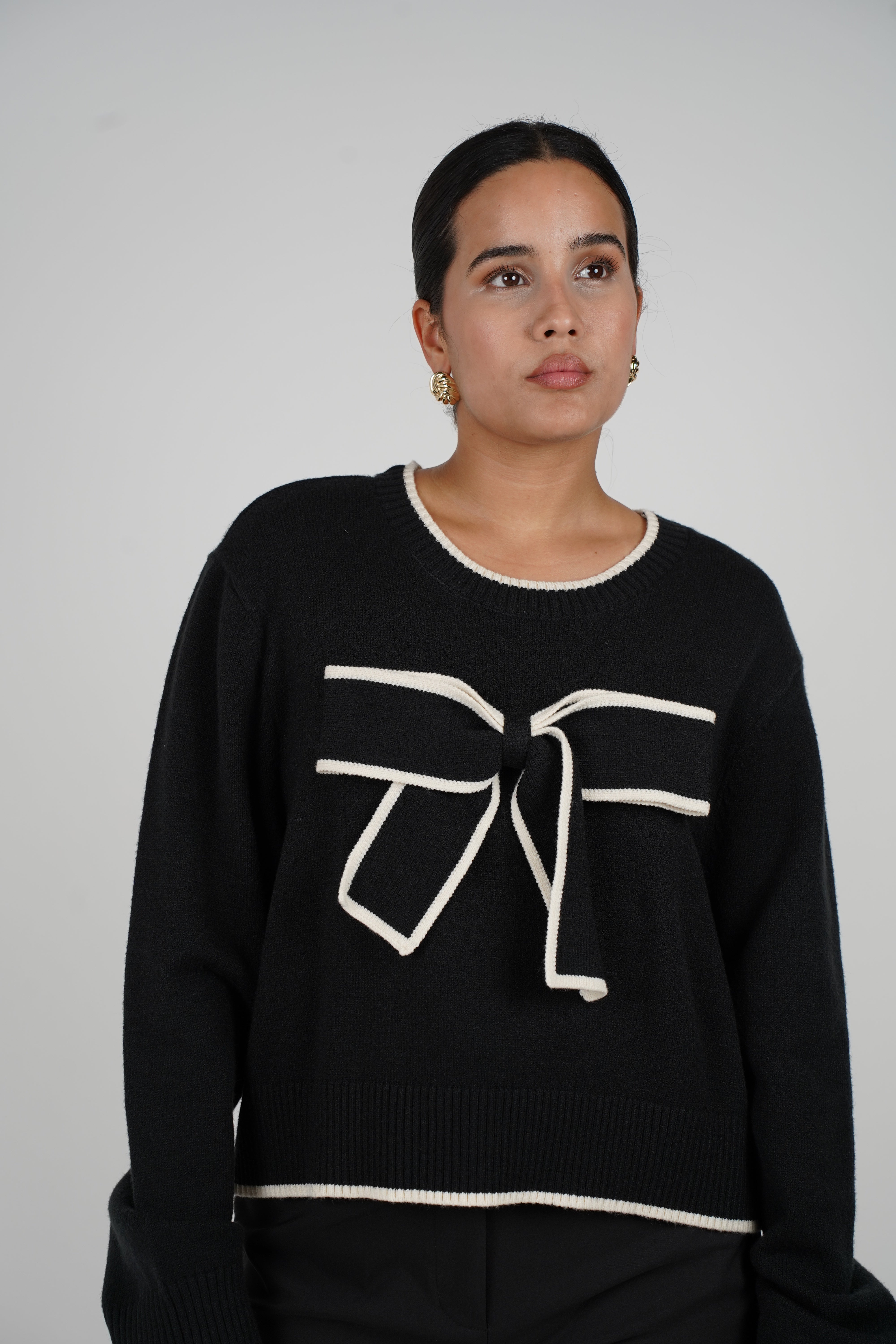 Leia Bow Sweater – Classic Knit with a Feminine Twist