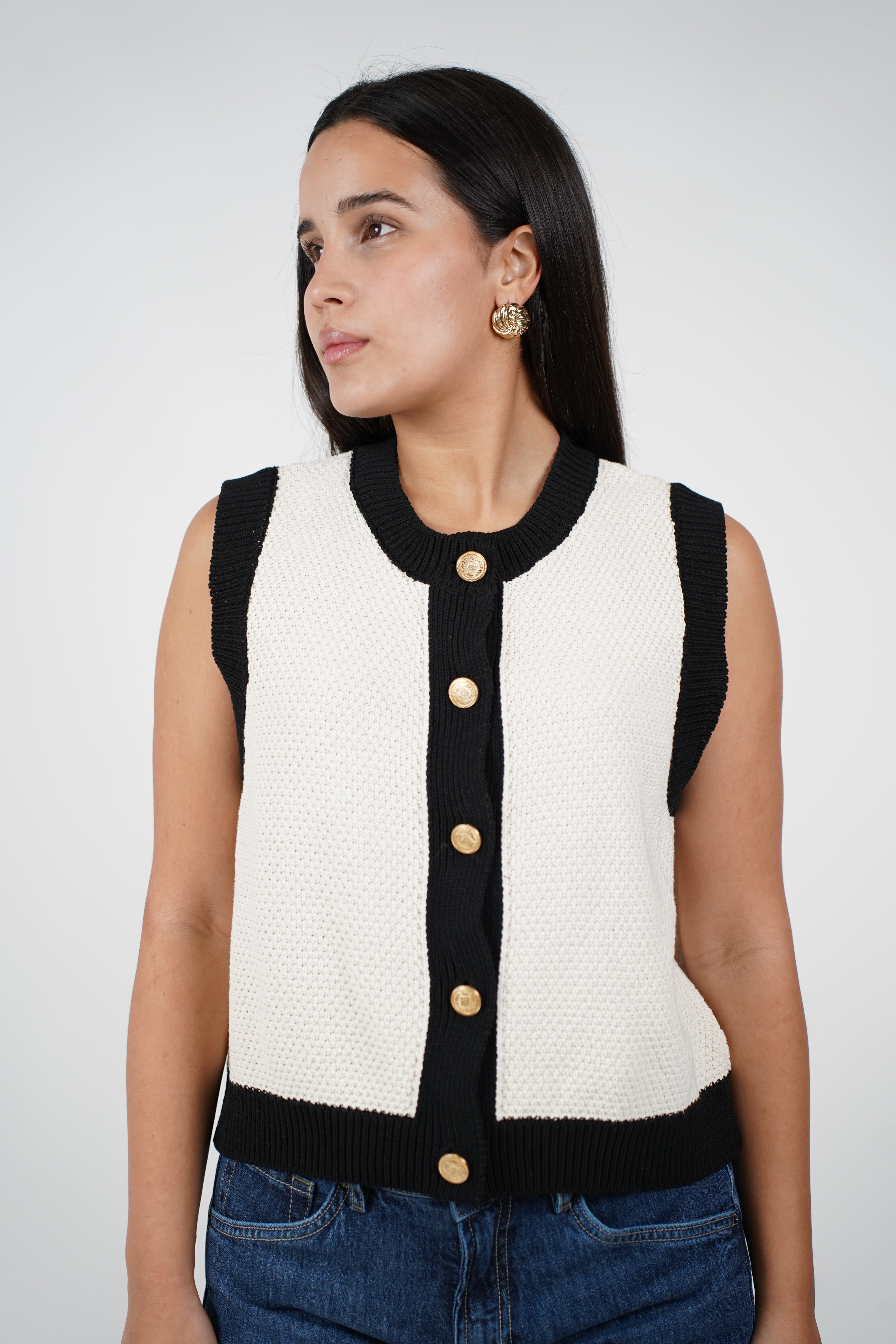 Brina Sweater Vest – Classic Contrast Knit with Gold Button Detail