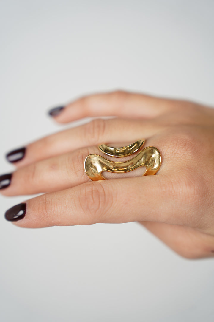 Talyah Chunky Ring – Sculptural Gold Statement Band