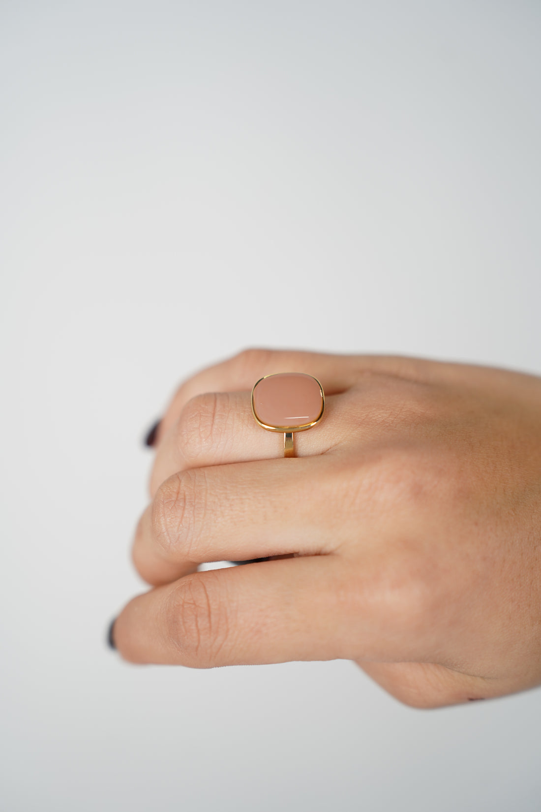 Zarie Pebble Ring – Glossy Pop of Color