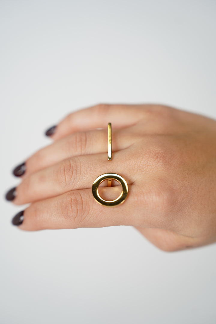 Wila Loop Ring – Modern Minimalist Statement