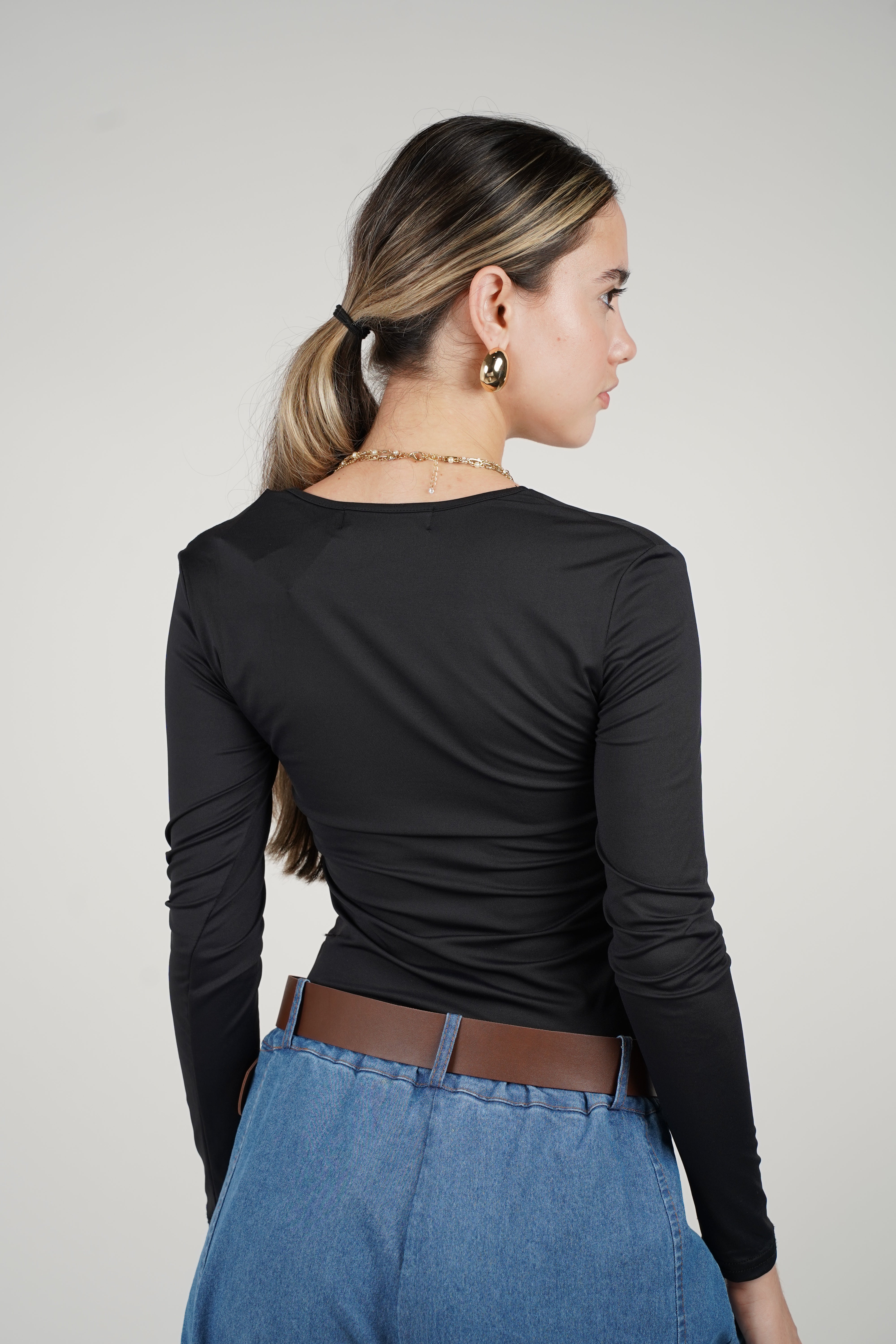 Basic Z Crop Top – Long Sleeve Square Neck Essential