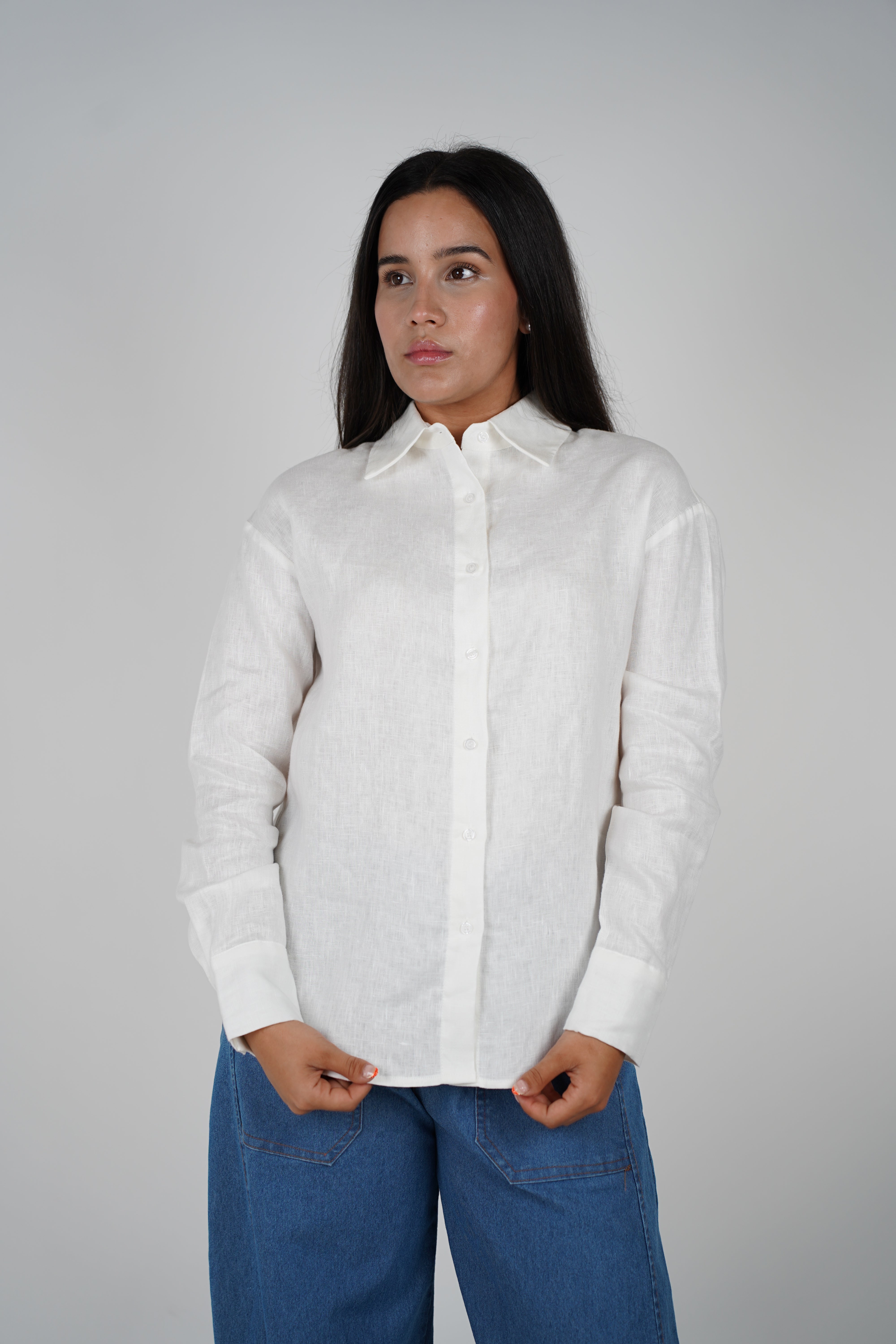 Caro Linen Top – Classic Button-Up in Lightweight Linen