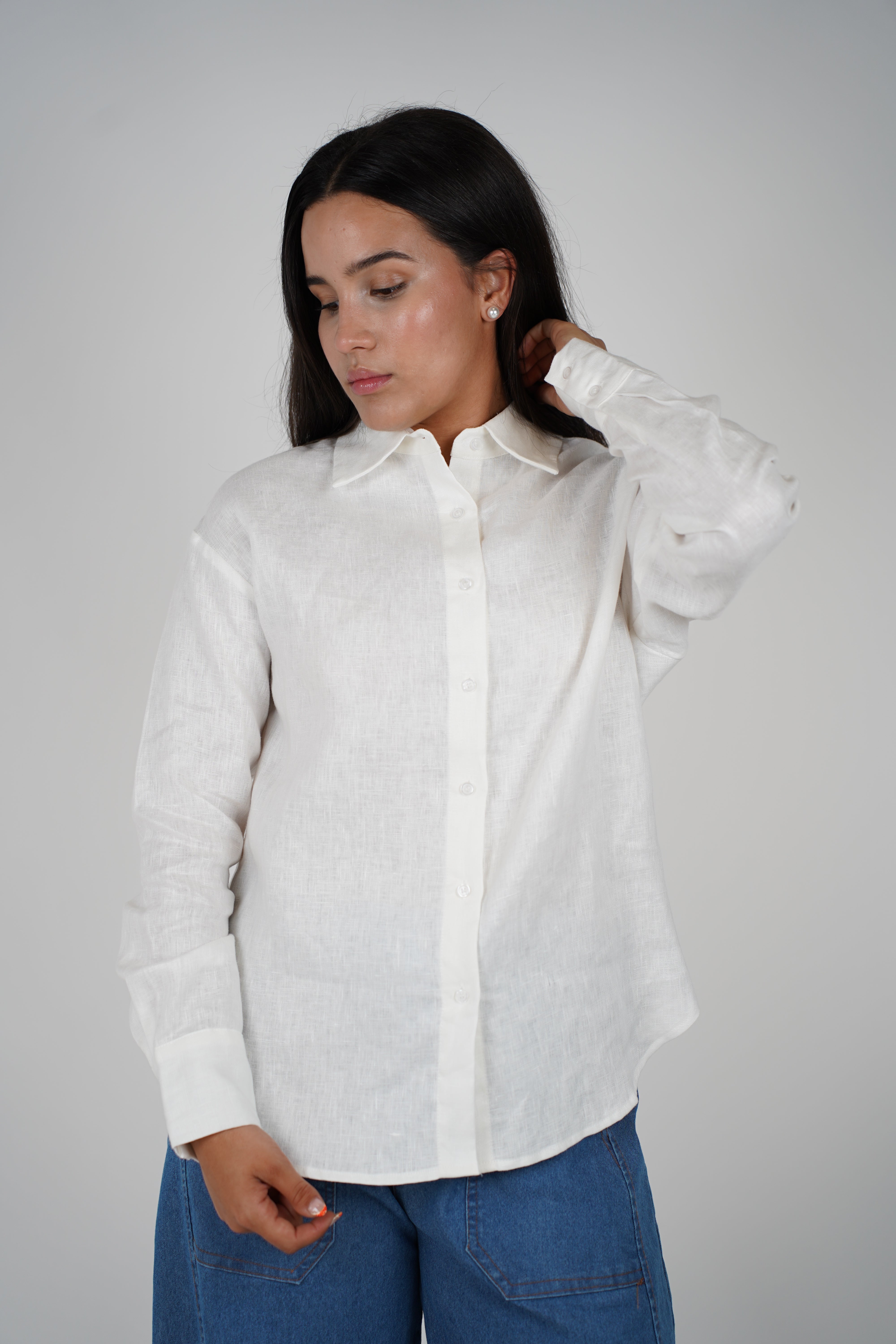 Caro Linen Top – Classic Button-Up in Lightweight Linen
