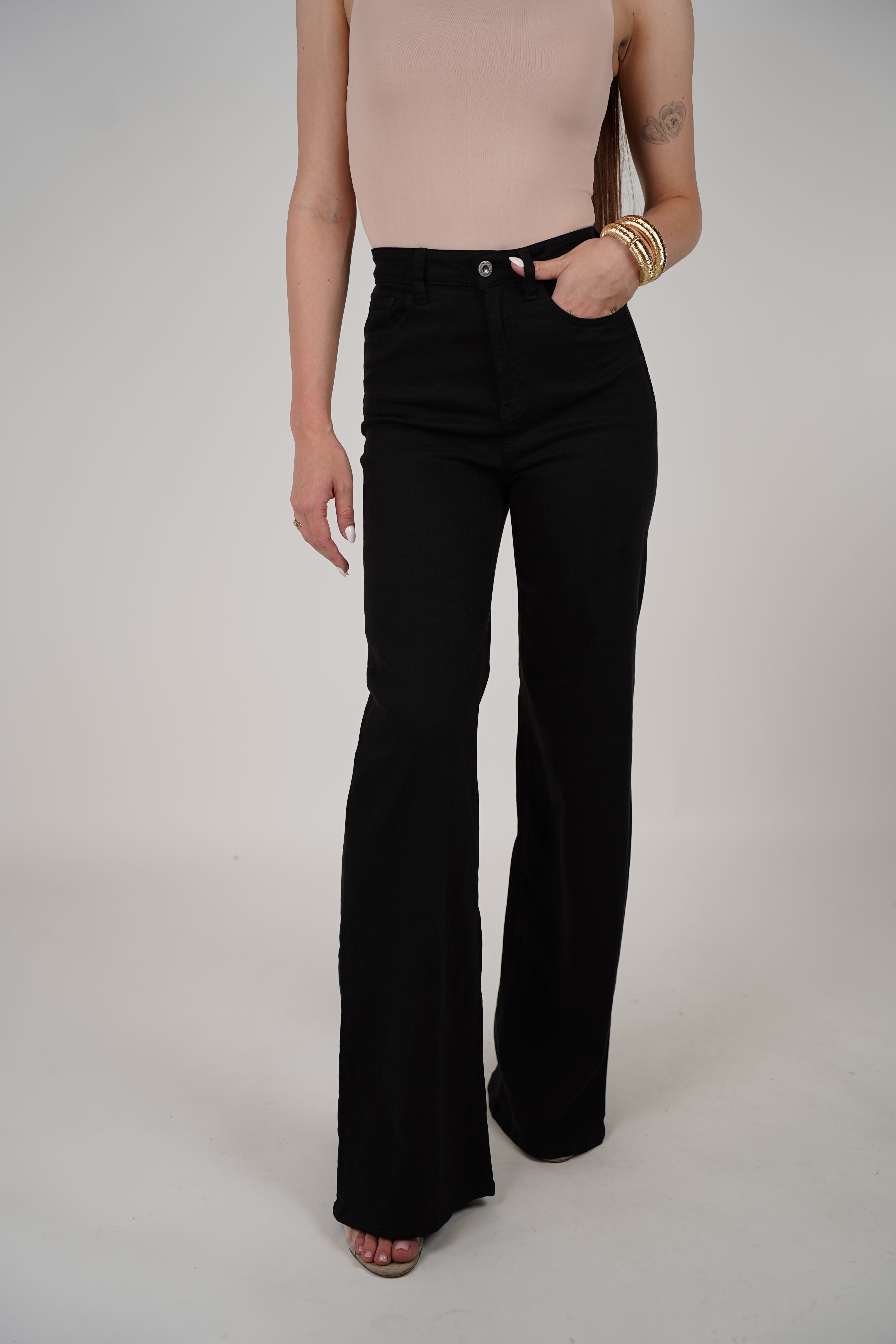 Gika Wide Leg Jeans – Classic Black with a Polished Flare