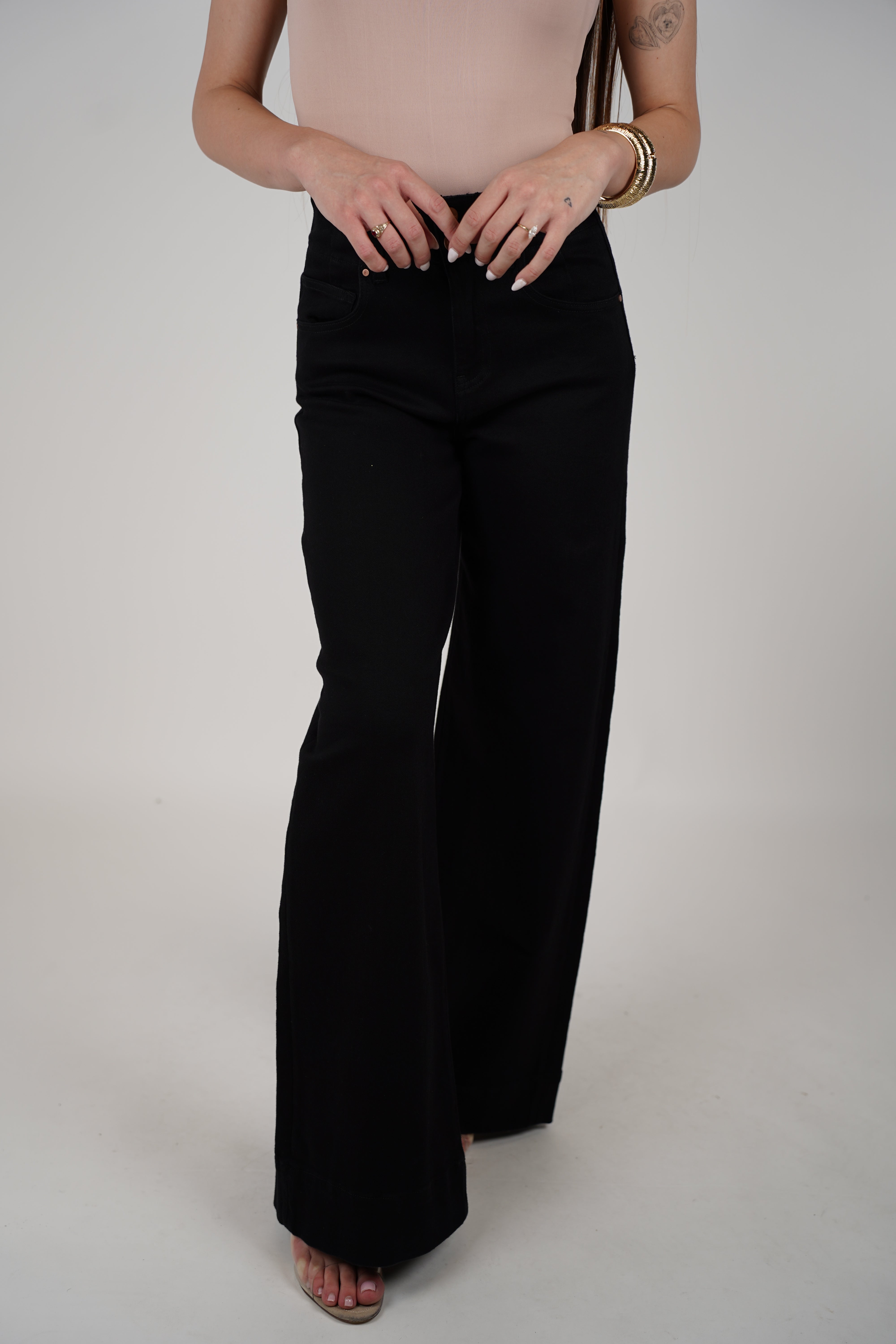 Yamileth Wideleg Jeans – Sleek Black Denim with a Tailored Flow