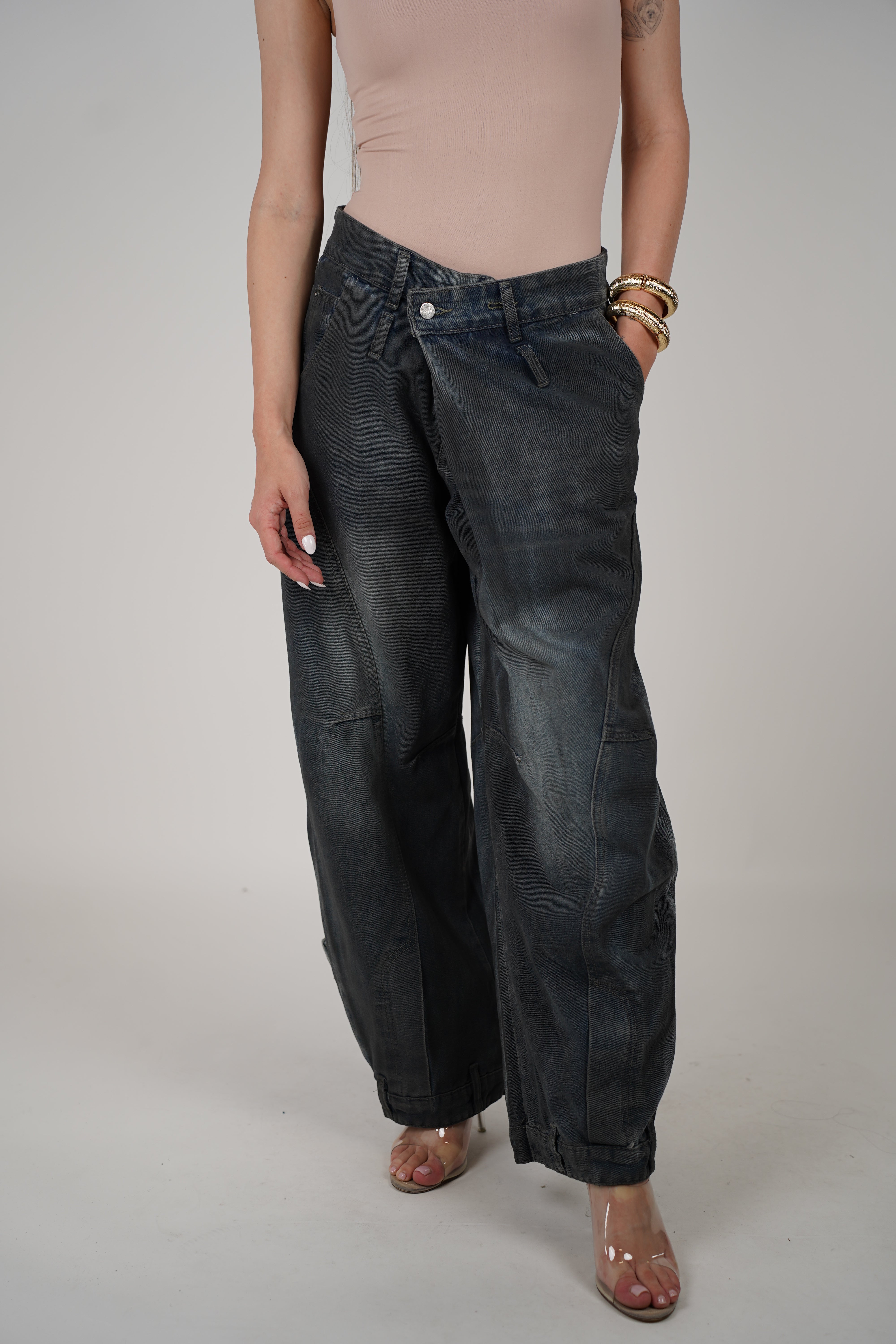 Katiuska Jeans – Washed Black Wide-Leg Denim with Utility Detail