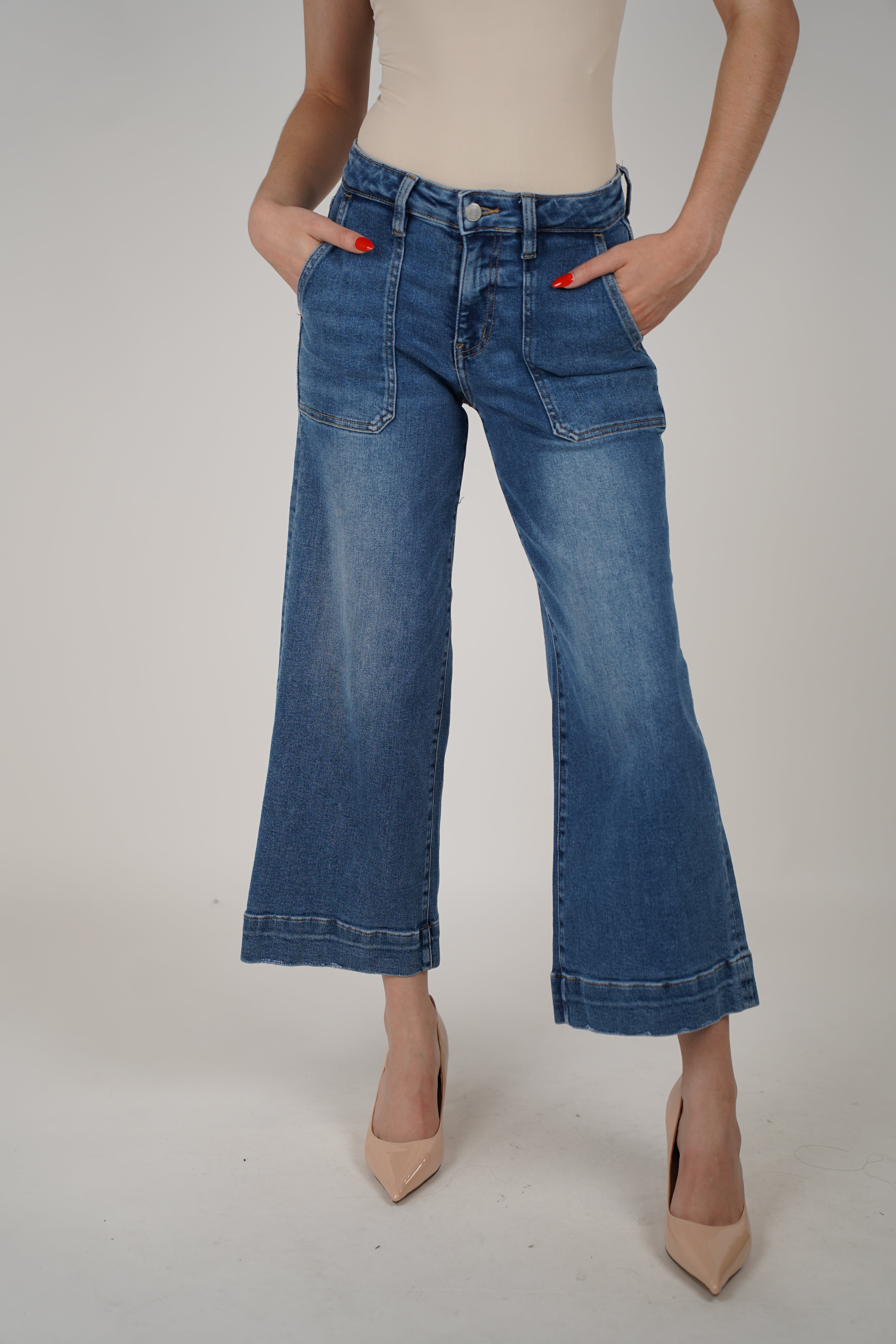 Claudia Jeans – Cropped Wide-Leg Denim with Front Seams