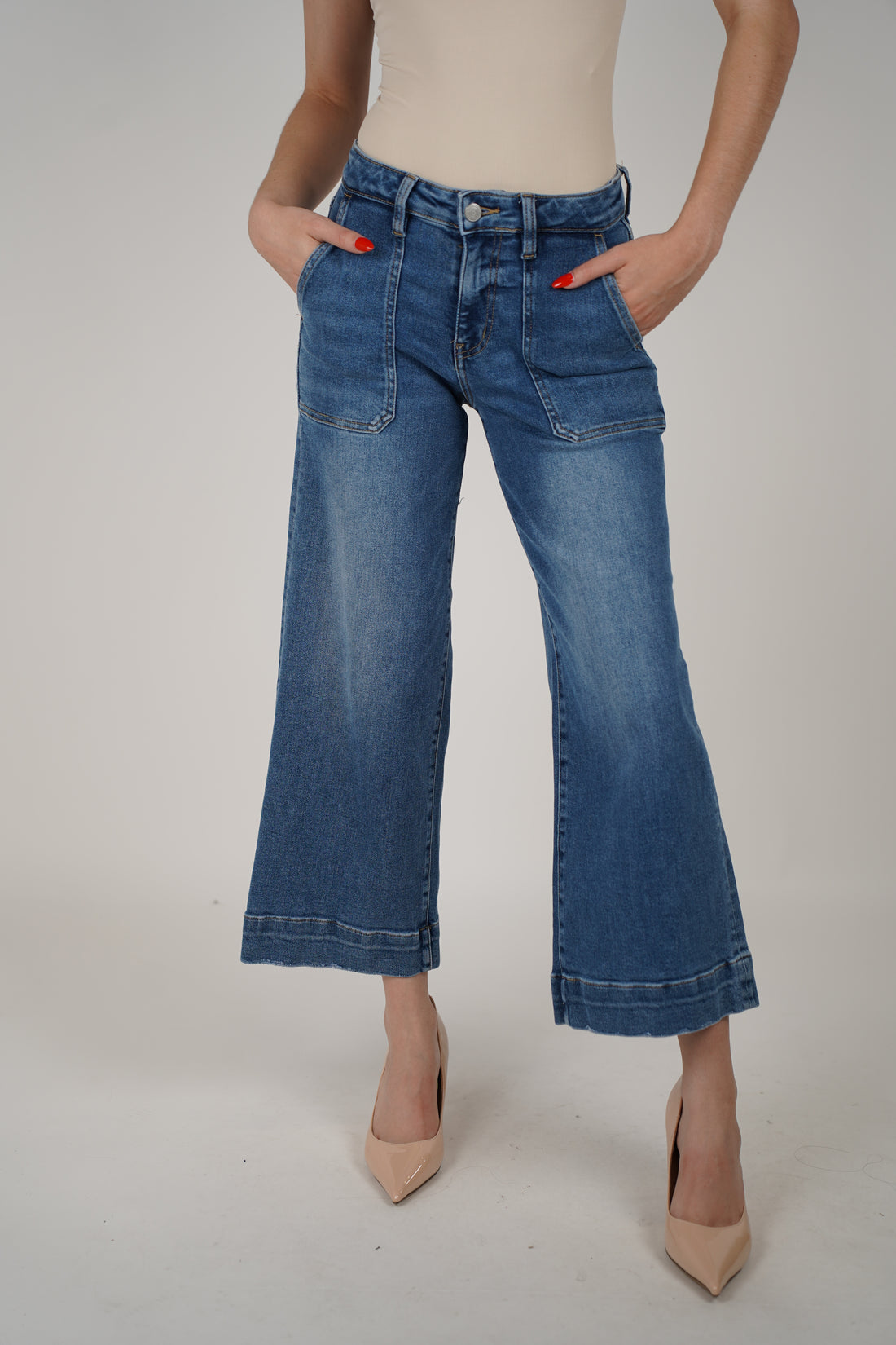 Claudia Jeans – Cropped Wide-Leg Denim with Front Seams