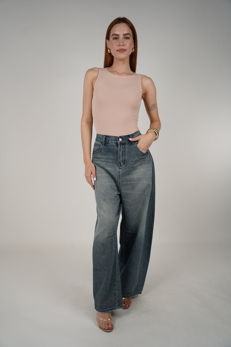 Manuela Barrel Jean – Washed Denim with Bold Volume