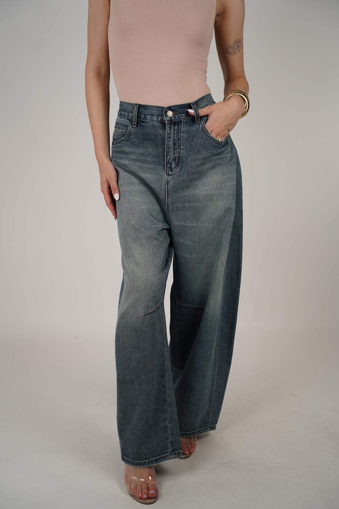 Manuela Barrel Jean – Washed Denim with Bold Volume