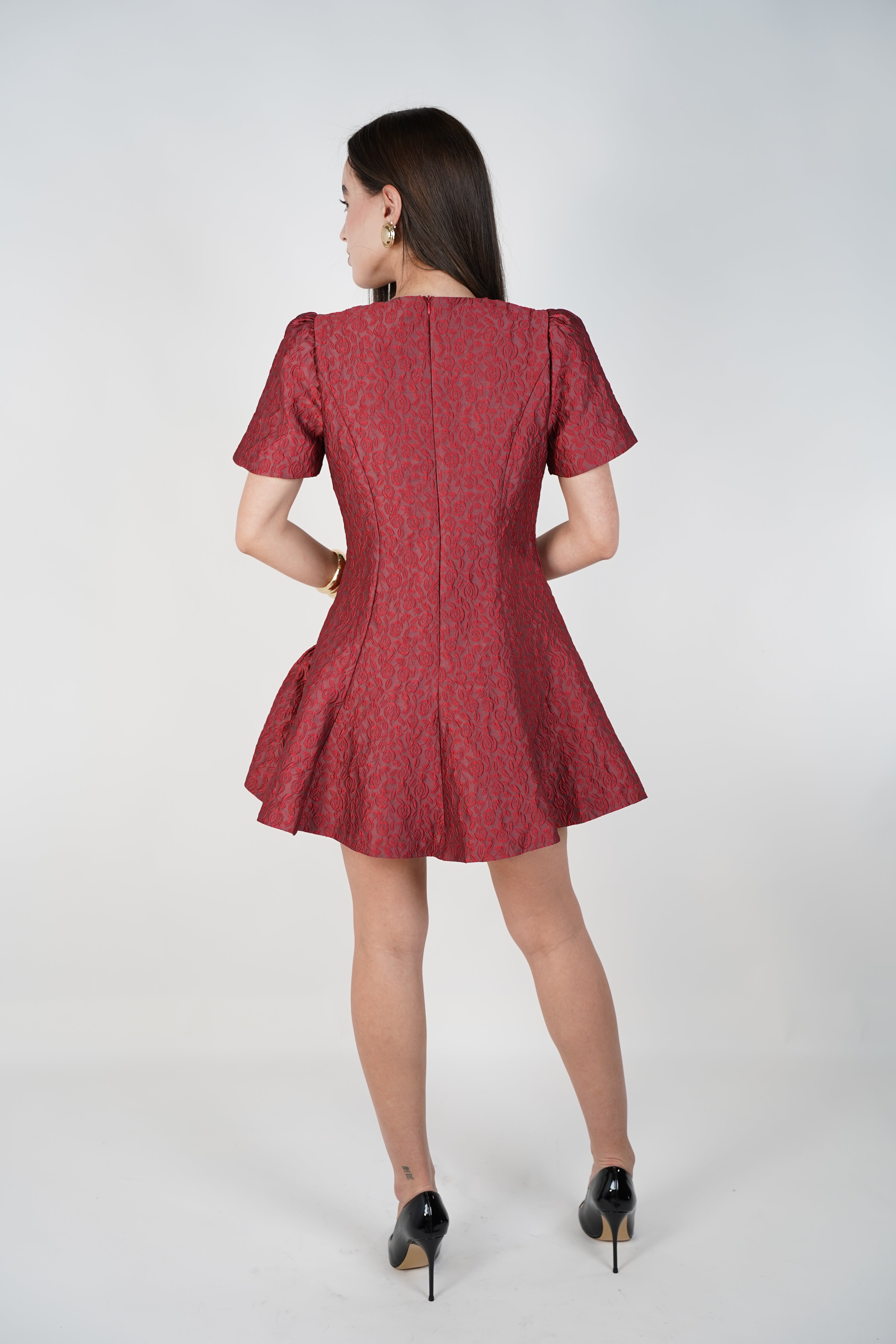 Tazen Textured Floral Mini Dress – Elegant Jacquard Silhouette