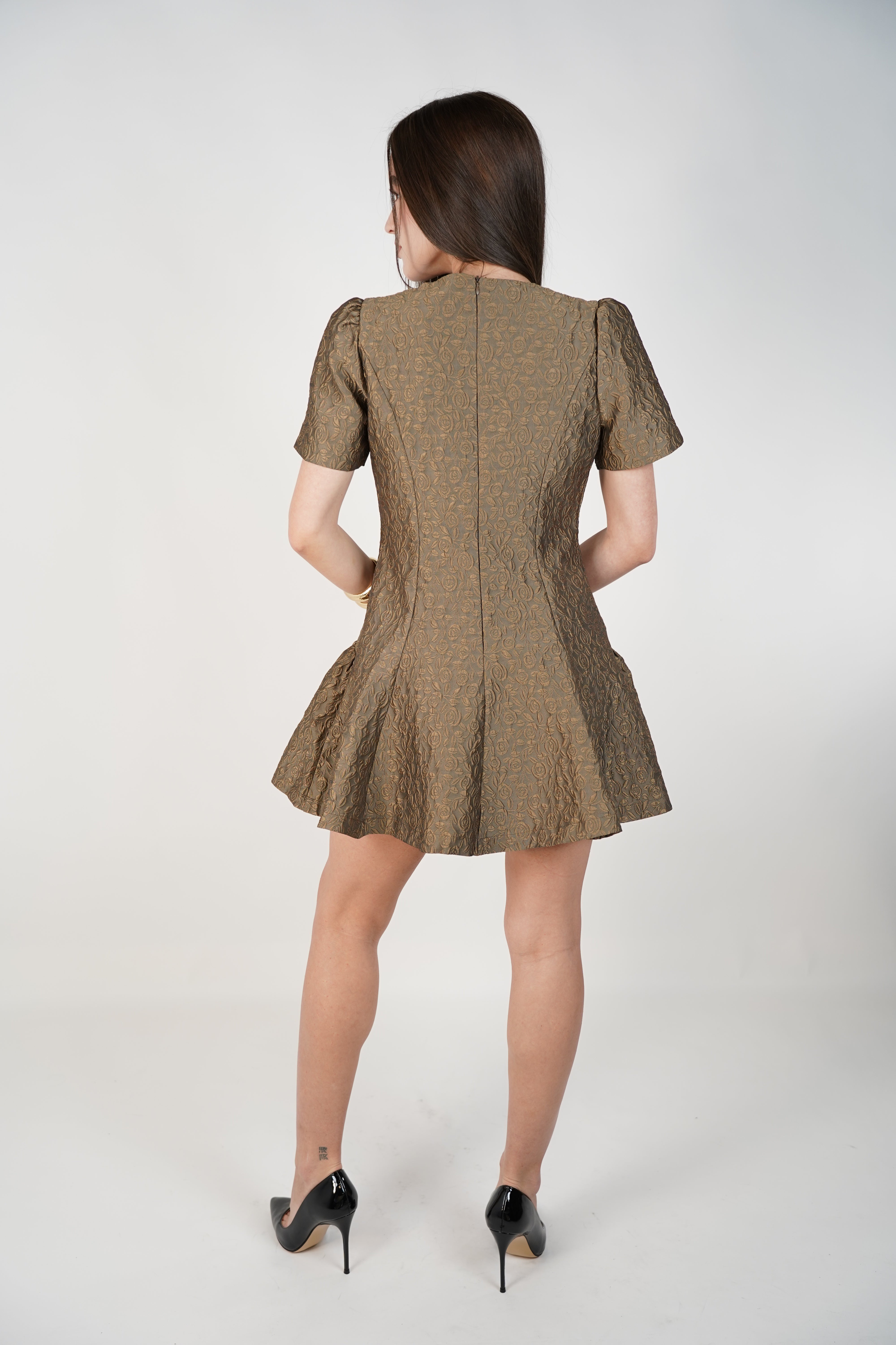 Tazen Textured Floral Mini Dress – Elegant Jacquard Silhouette